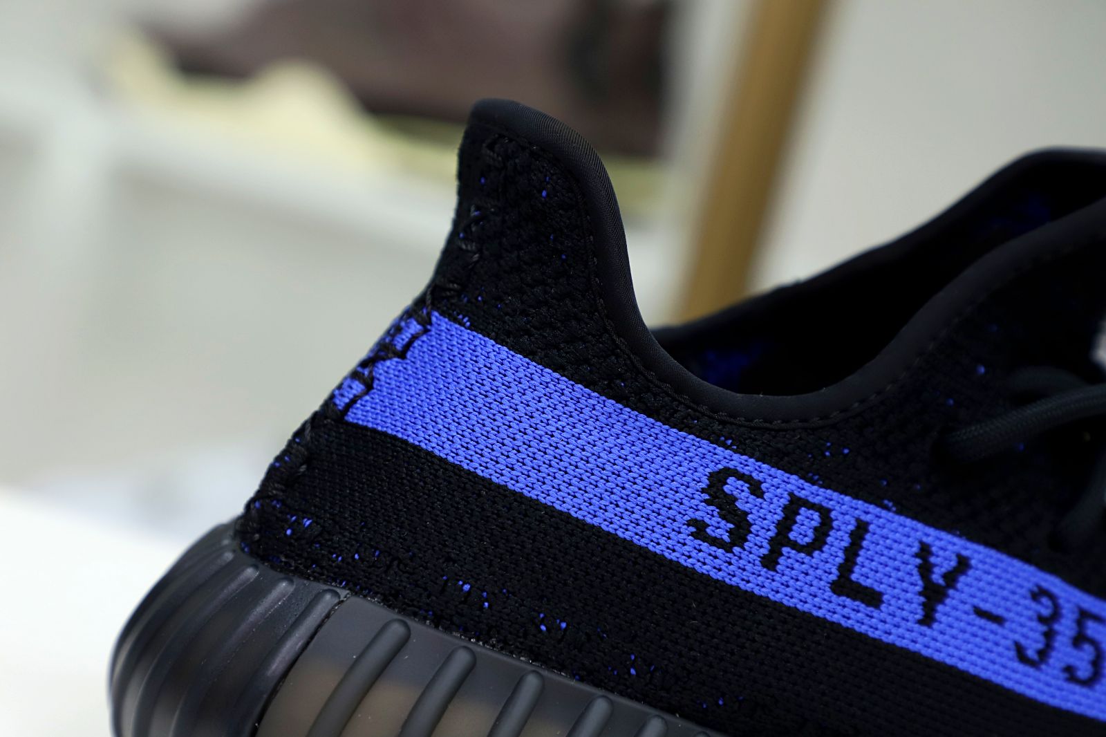 Kimi kick YEEZY BOOST 350 V2 'DAZZLING BLUE'