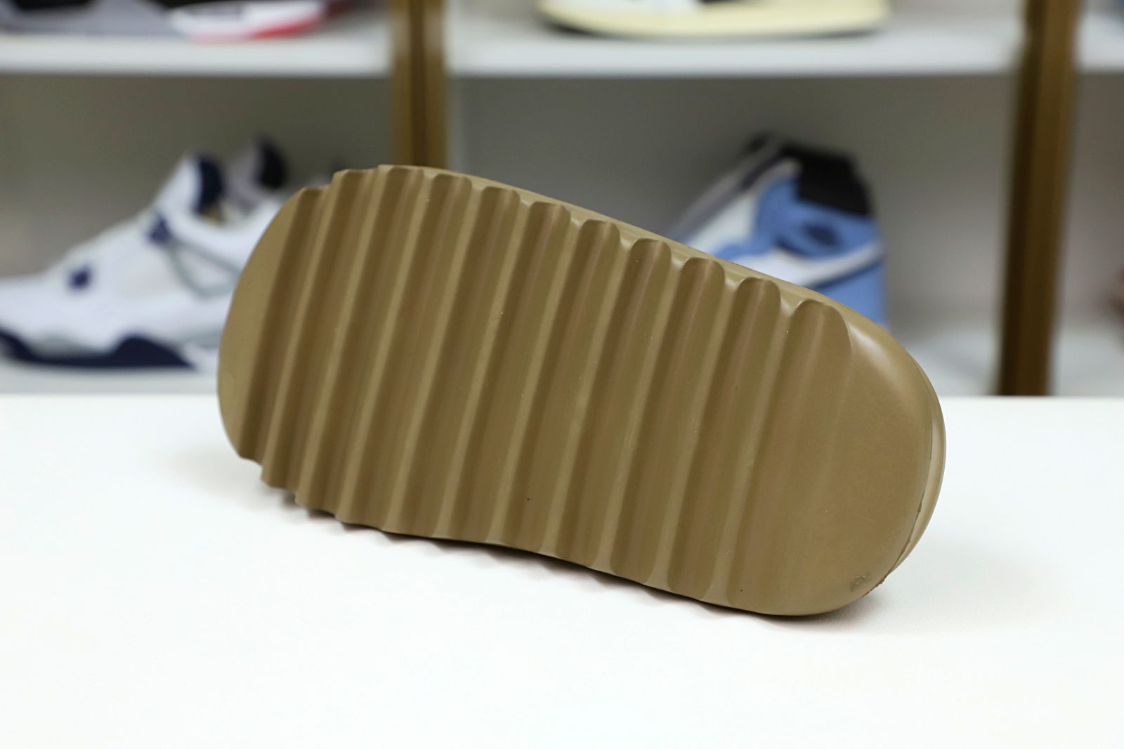 Kimi kick Yeezy Slide BrownFV8425