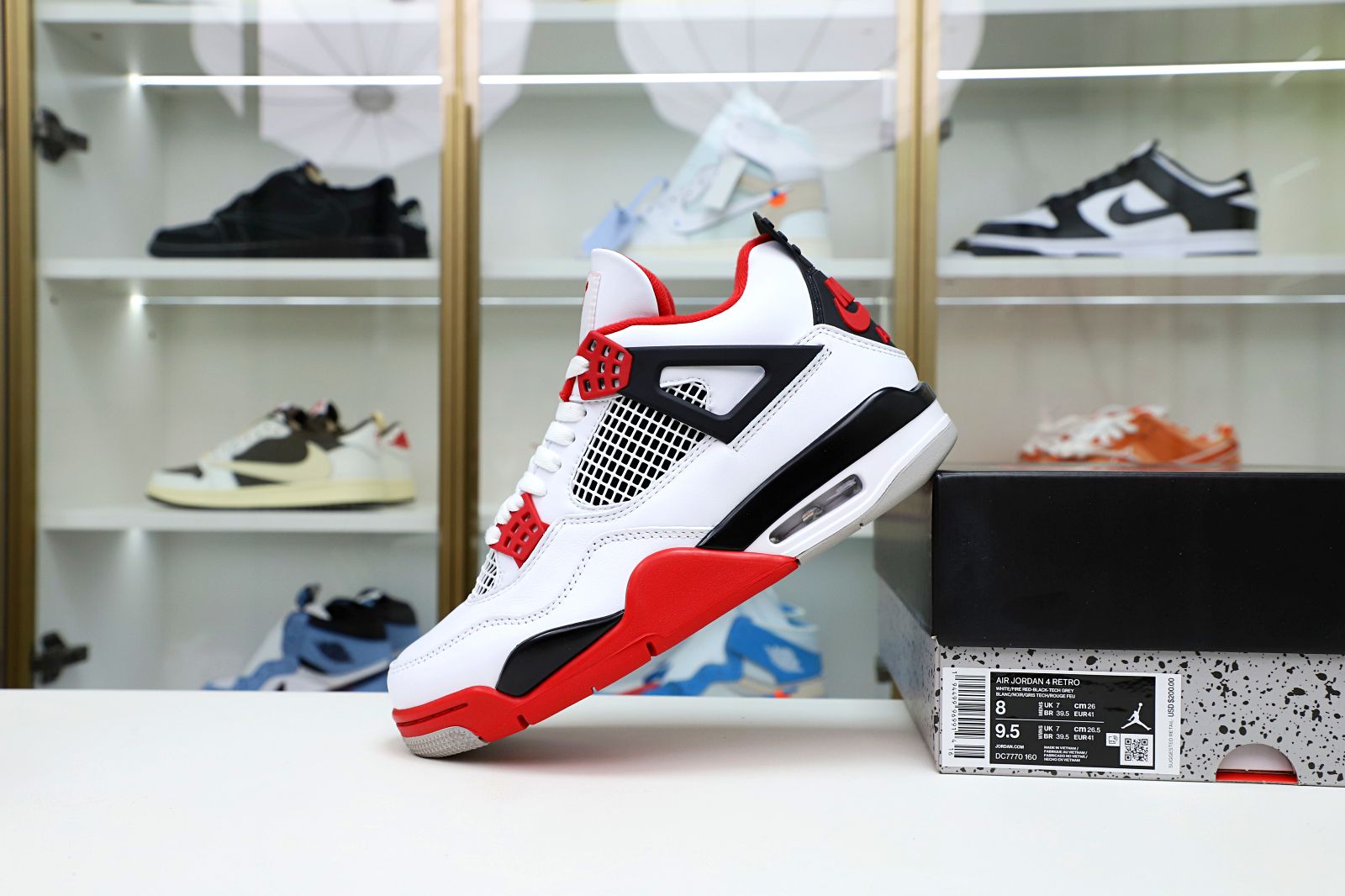 Kimi kick AIR JORDAN 4 RETRO 'FIRE RED' 2012