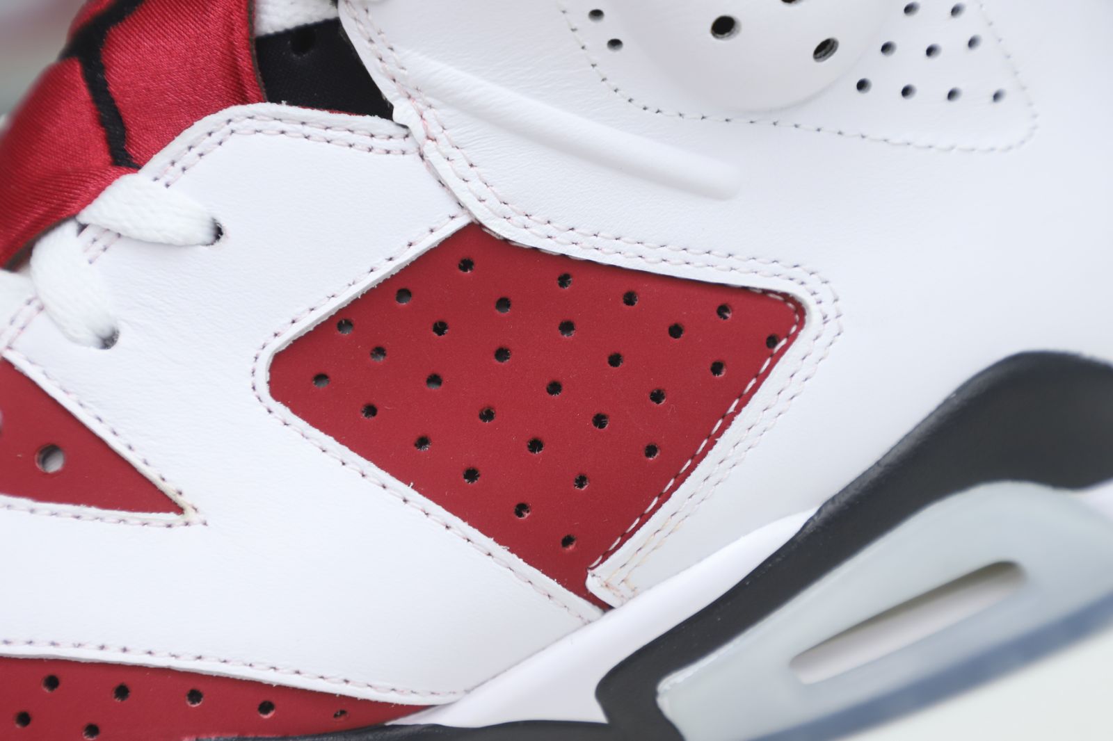 Kimi kick AIR JORDAN 6 RETRO OG 'CARMINE' 2021