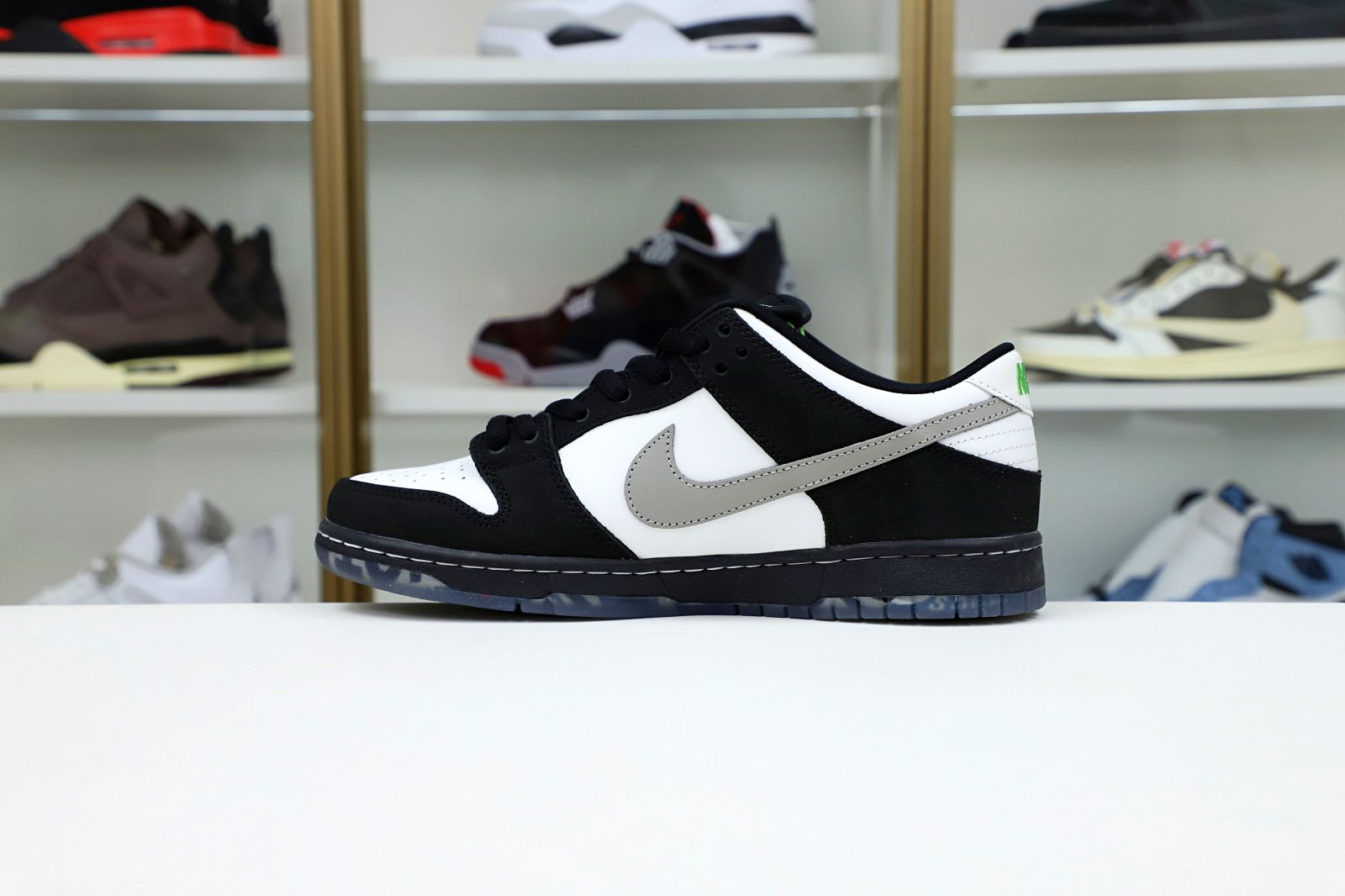 Kimi kick NIKE SB DUNK LOW STAPLE PANDA PIGEON (REGULAR BOX)