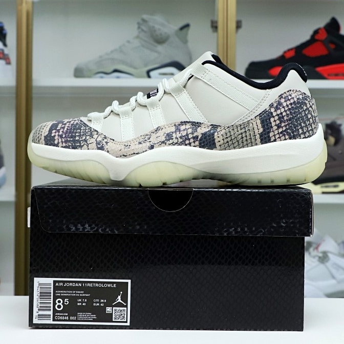 Kimi kick AIR JORDAN 11 LOW SNAKESKIN LIGHT BONE