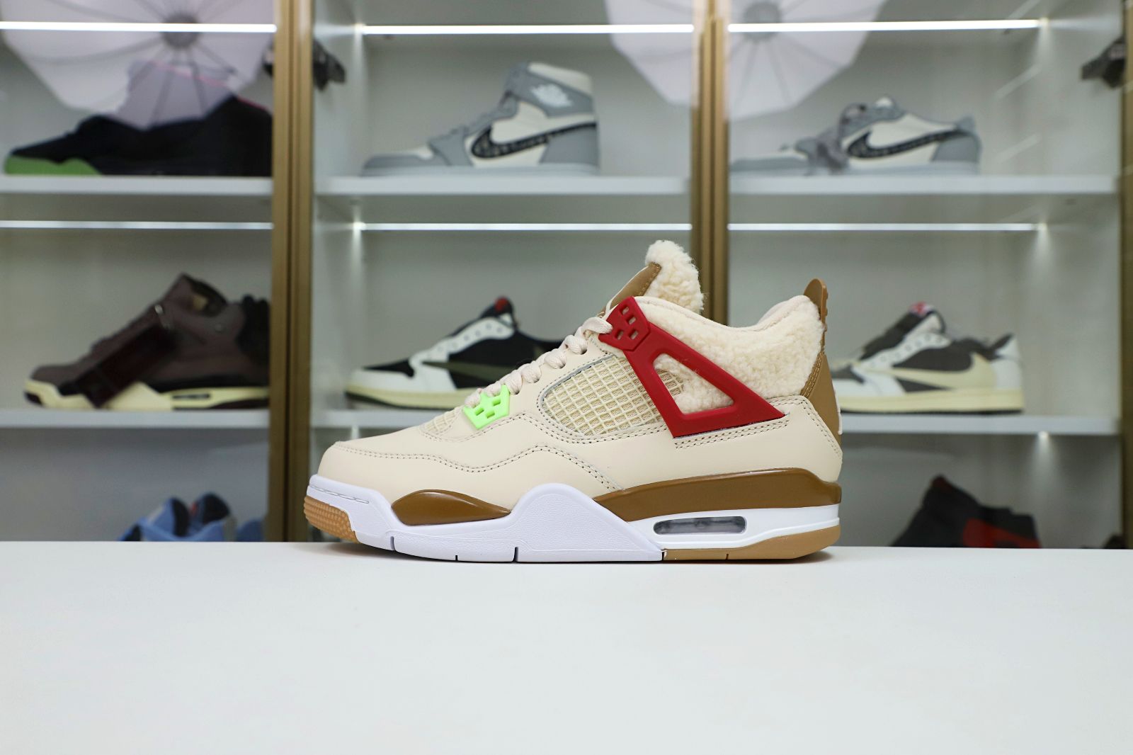 Kimi kick AIR JORDAN 4 RETRO GS 'WILD THINGS'