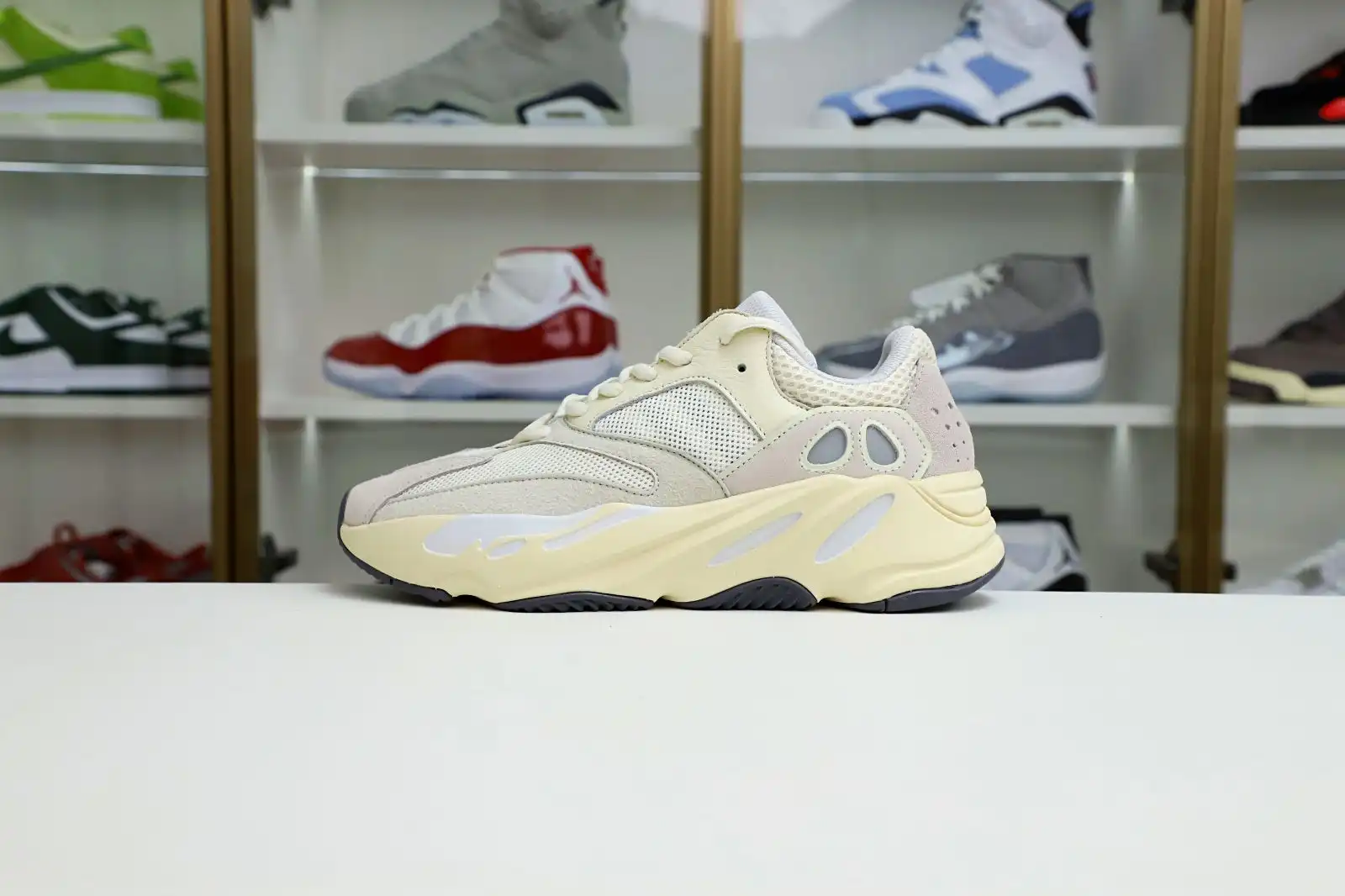 Kimikick YEEZY BOOST 700 'ANALOG'