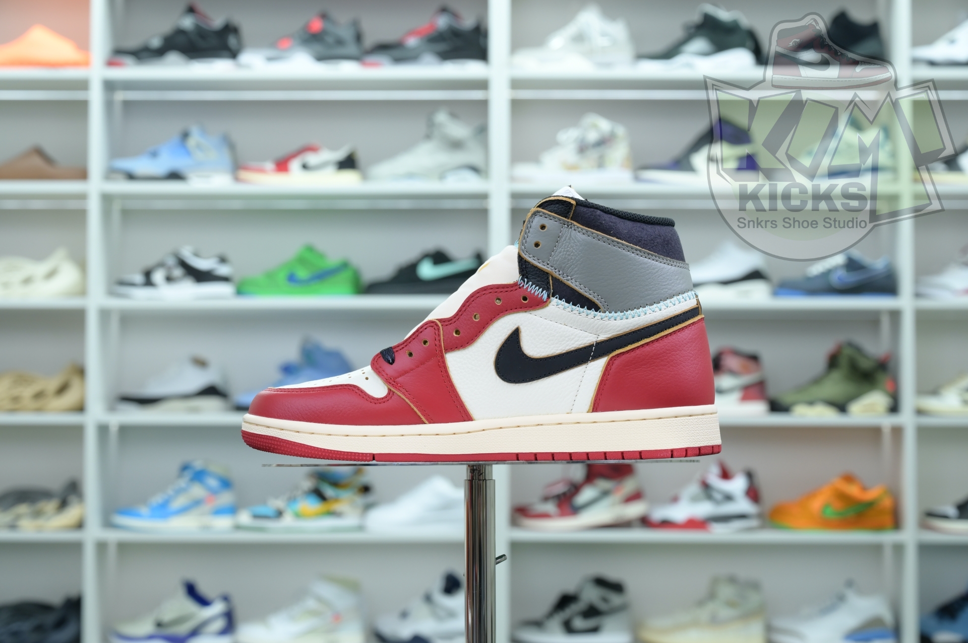 Kimi kick Union LA x Jordan Air Jordan 1