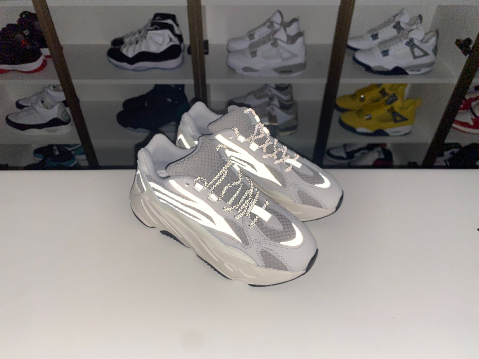 Kimi kick YEEZY BOOST 700 V2 'CREAM'