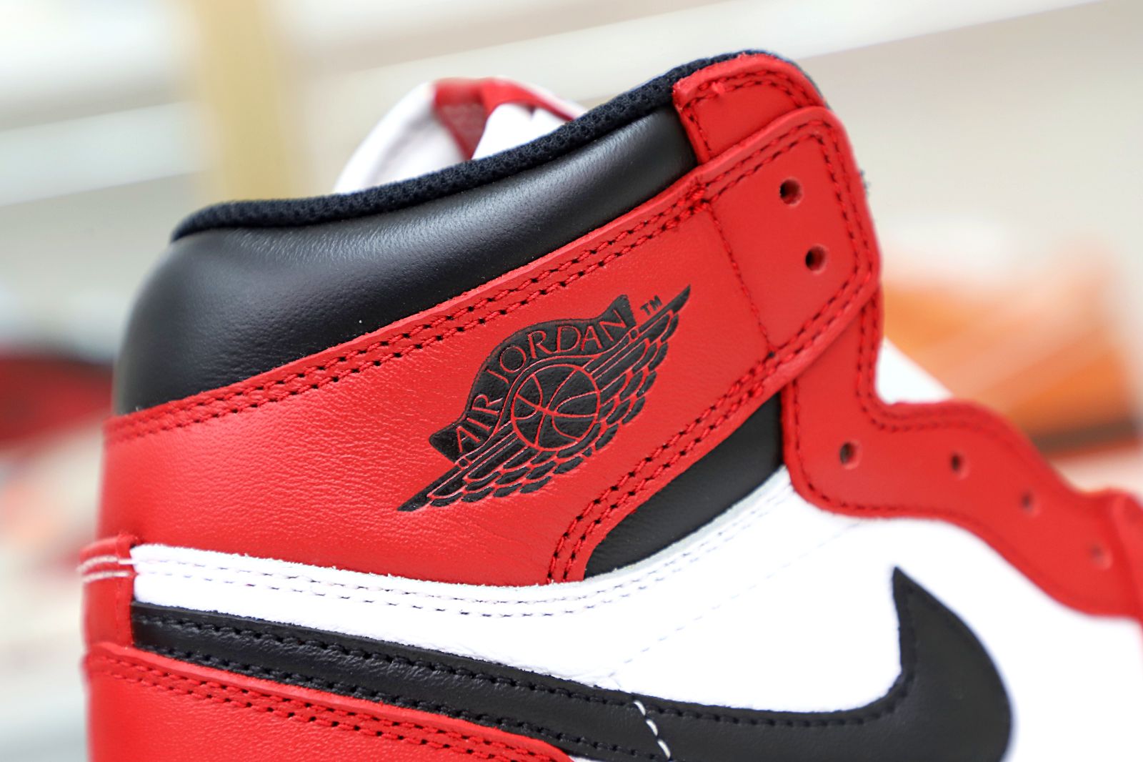 Kimi kick AIR JORDAN 1 RETRO HIGH OG 'CHICAGO' 2015