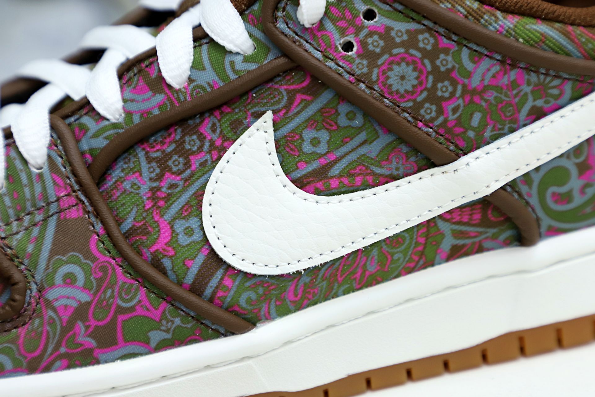 Kimi kick Nike Dunk SB Low Paisley