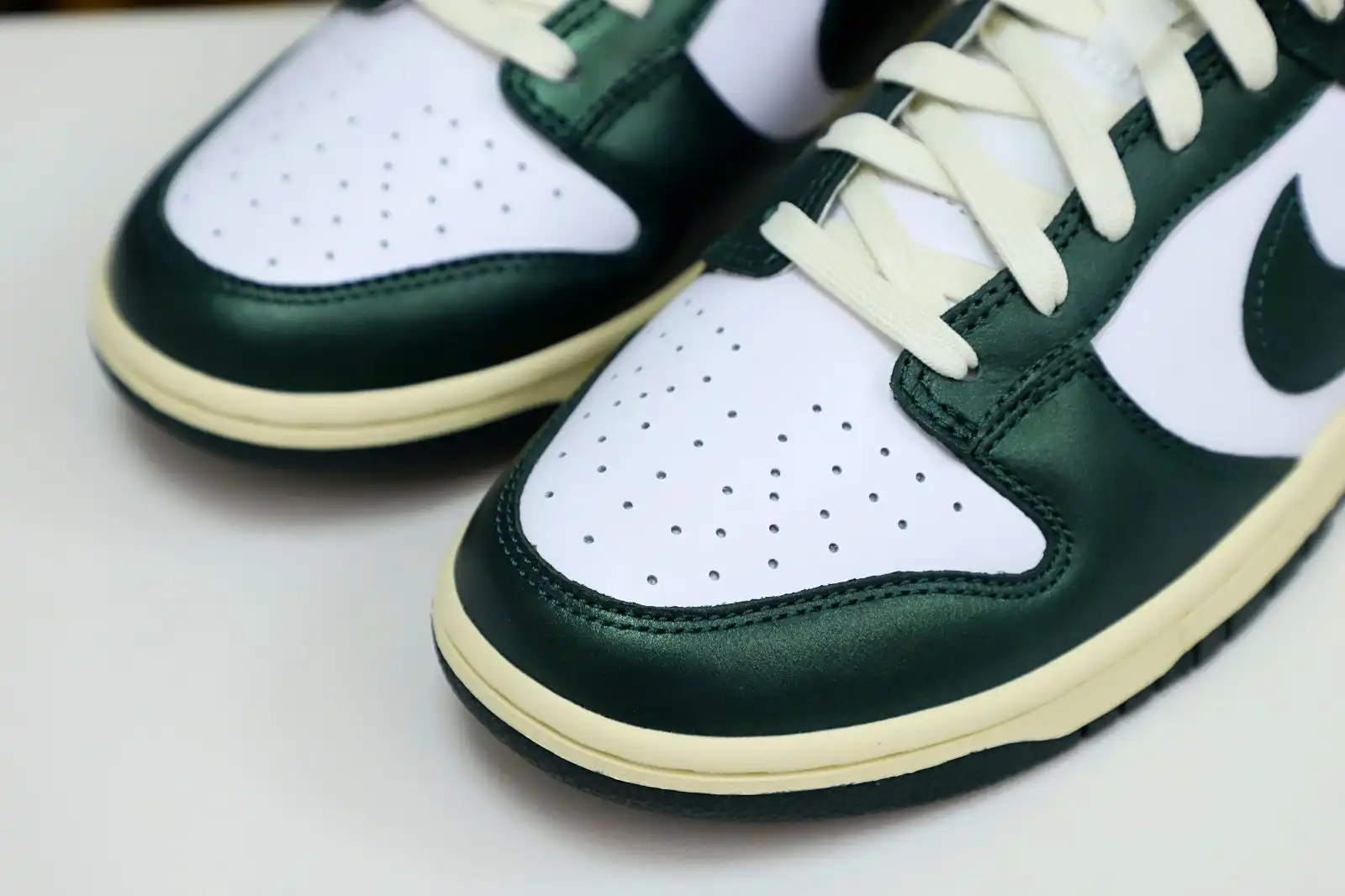 Kimikick NIKE WMNS DUNK LOW 'VINTAGE GREEN'