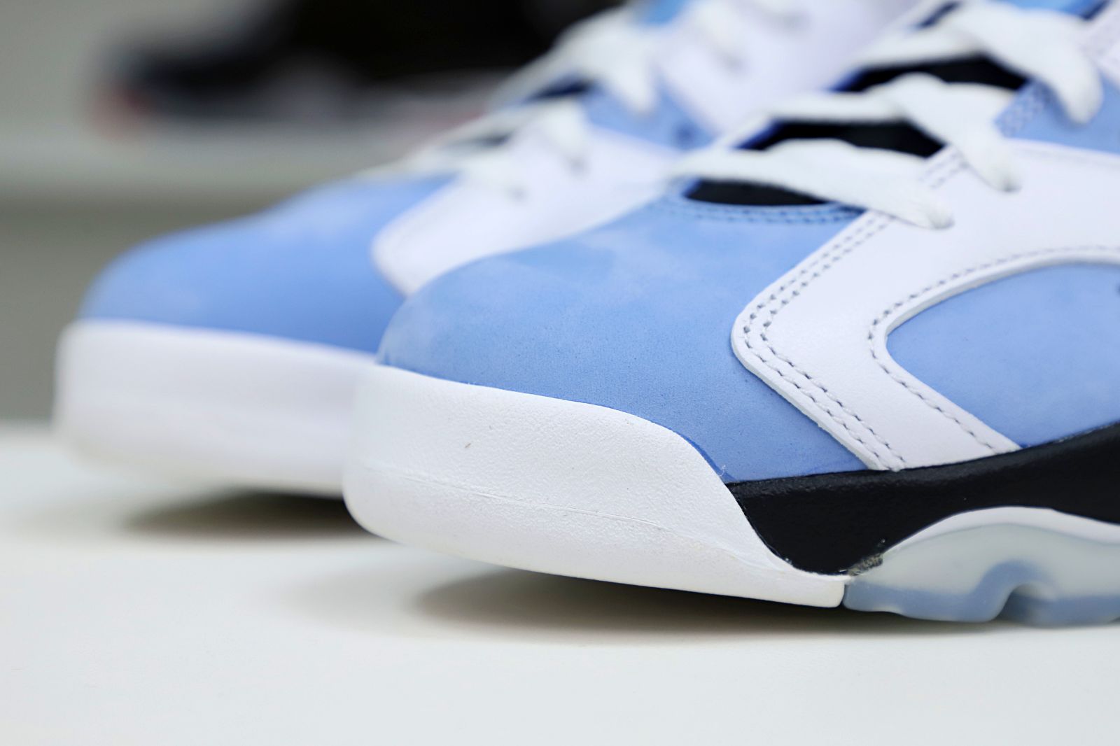 Kimi kick AIR JORDAN 6 RETRO 'UNC HOME'