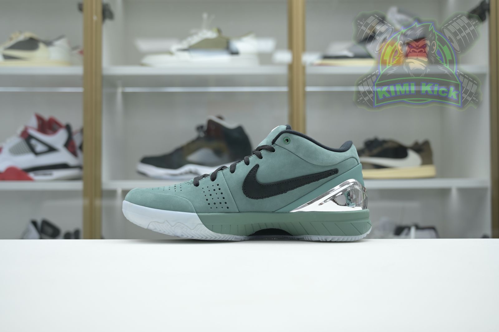 Kimi kick Nike Zoom Kobe 4 Protro 