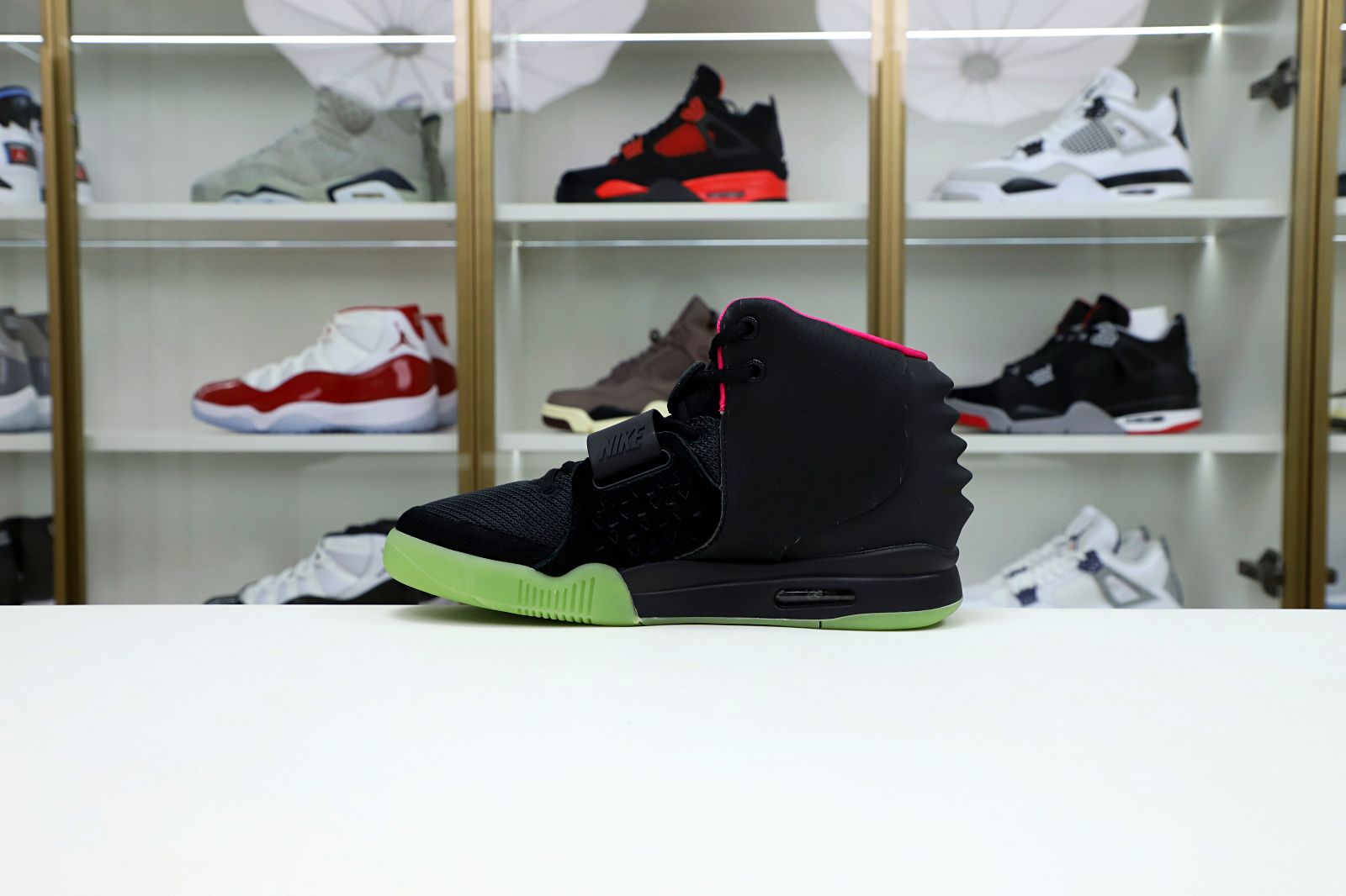 Kimi kick Nike Air Yeezy 2 solar red