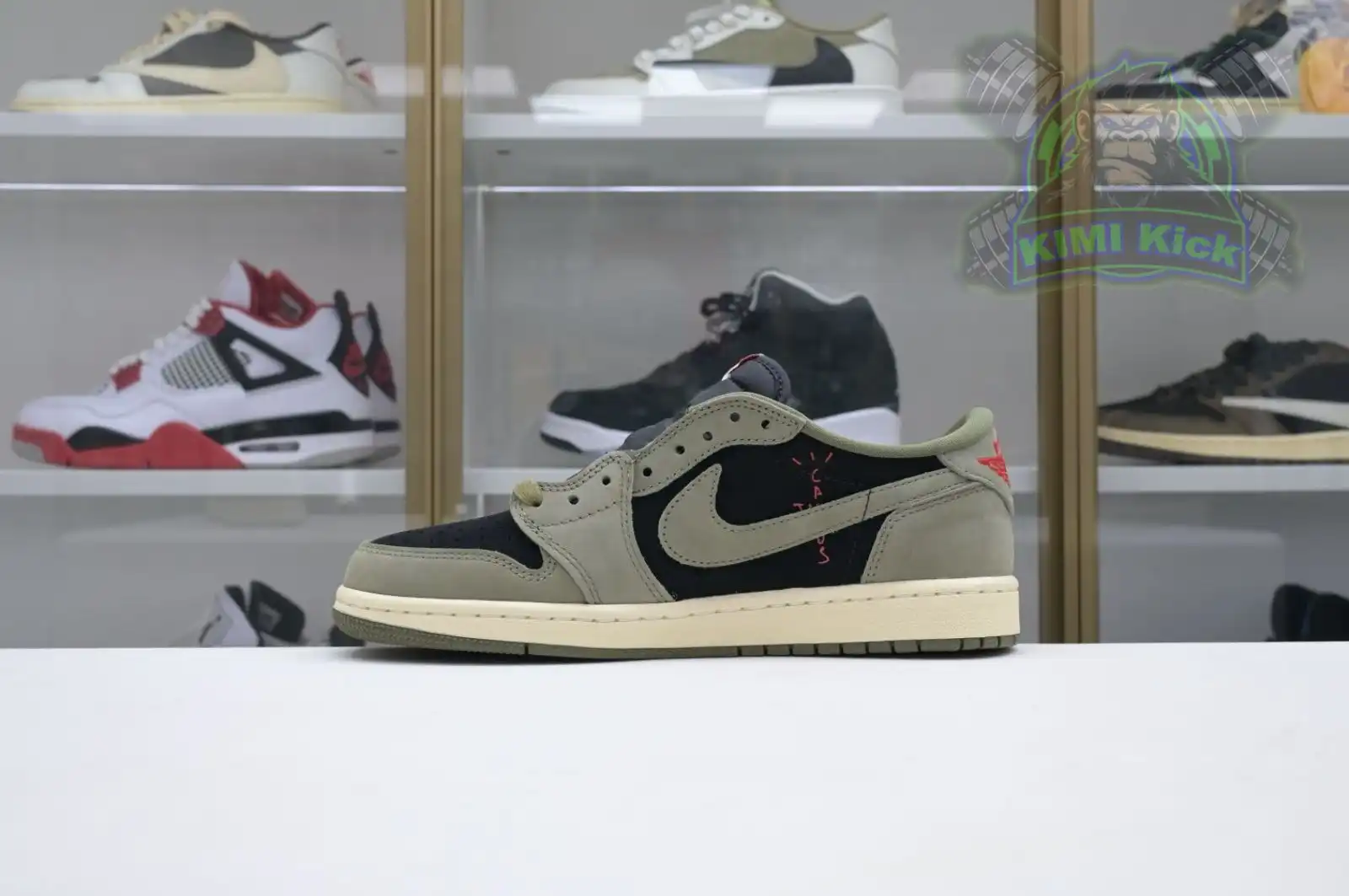 Rep Kimi kick Travis Scott x Jordan Air Jordan 1 Low OG 7.0