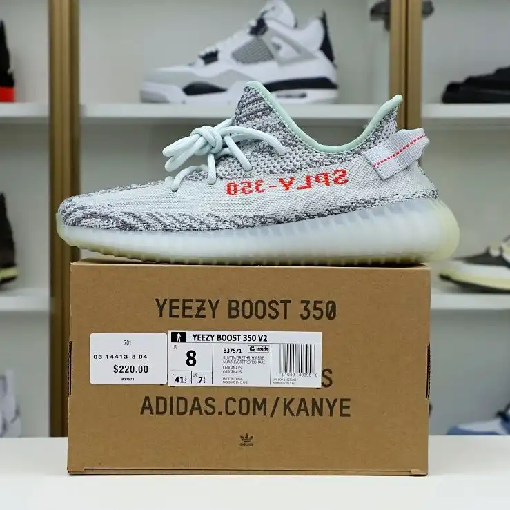 Kimi kick YEEZY BOOST 350 V2 'BLUE TINT'