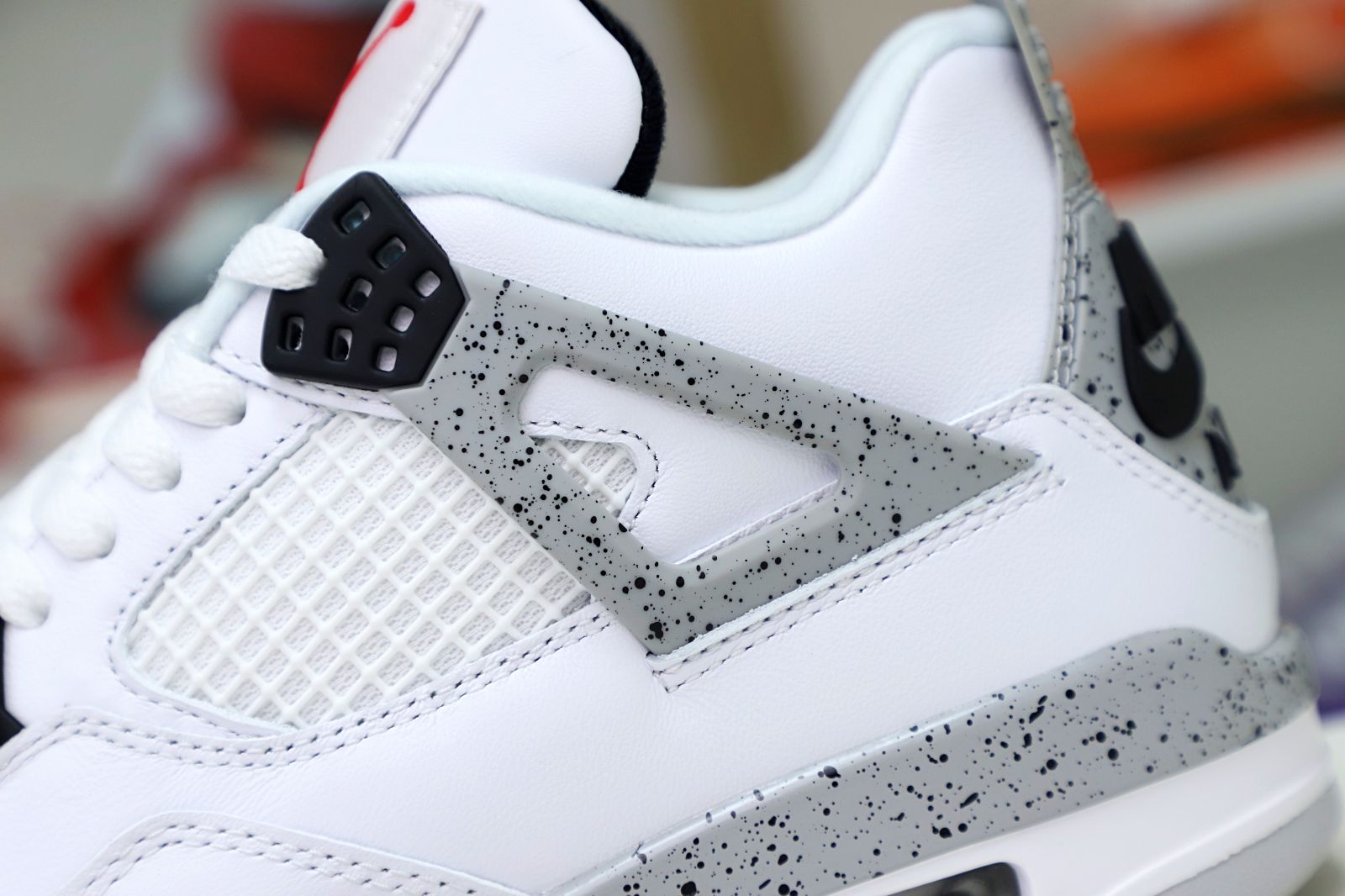 Kimi kick Air Jordan 4 Retro White Cement