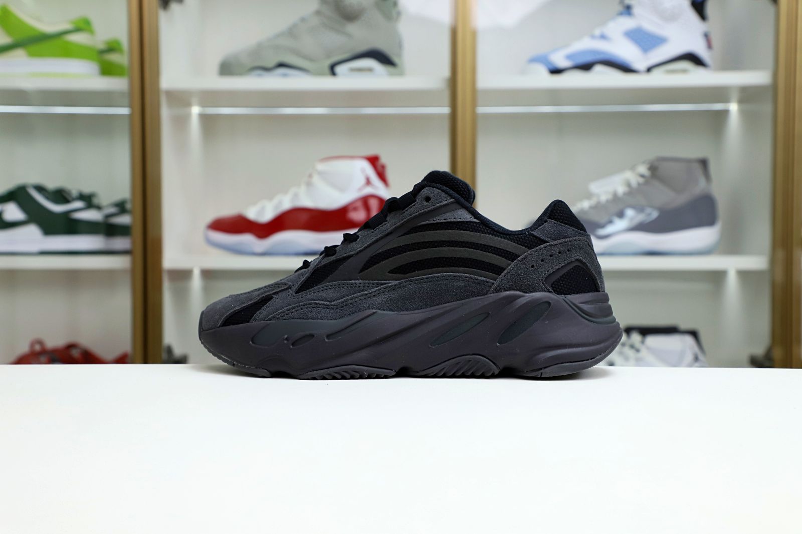 Kimi kick Yeezy Boost 700 V2 Vanta 2019