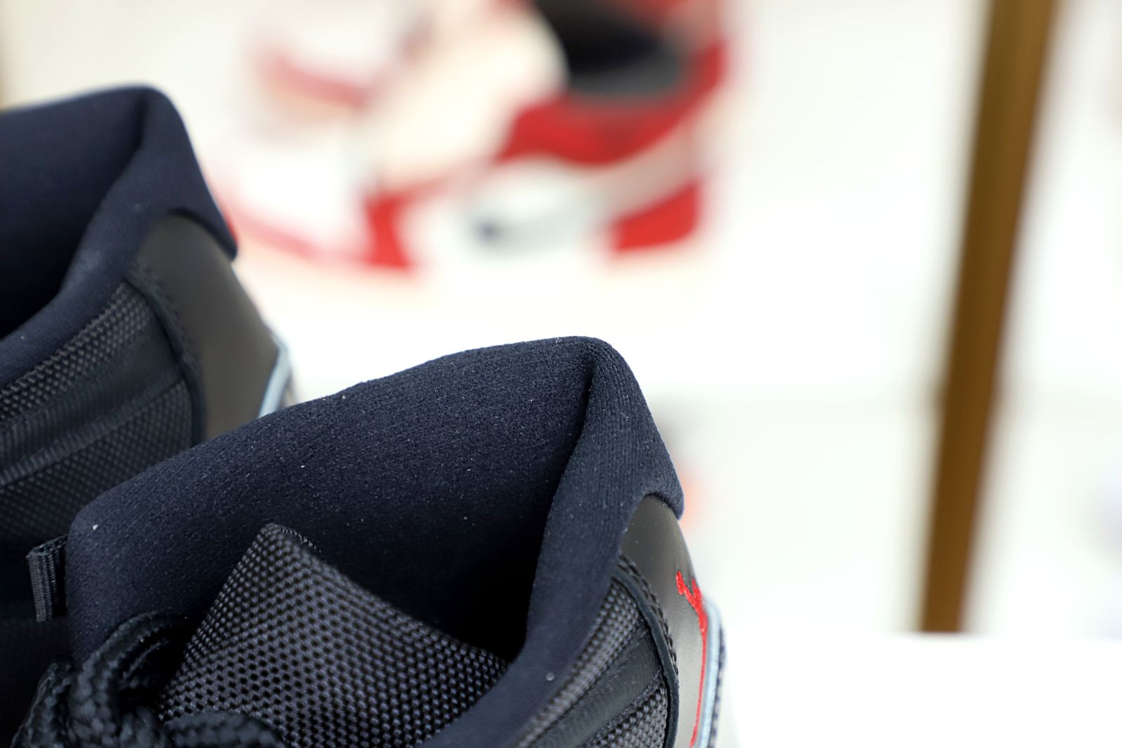 Kimi kick AIR JORDAN 11 RETRO 'BRED' 2019