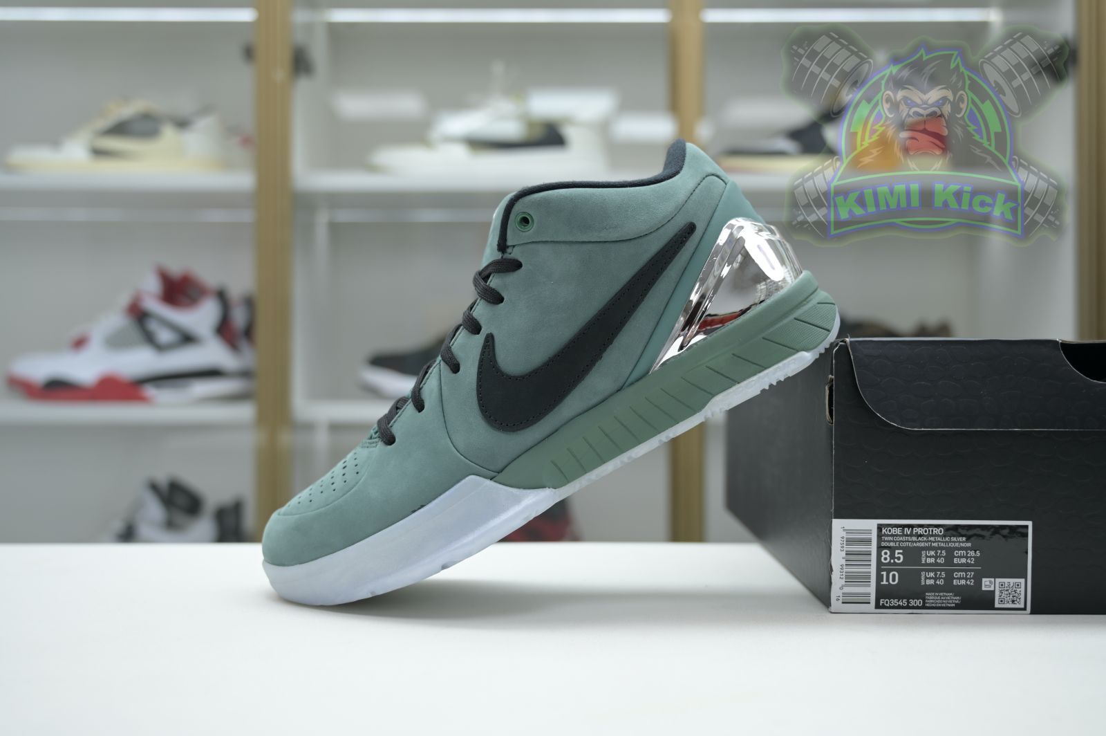 Kimi kick Nike Zoom Kobe 4 Protro 