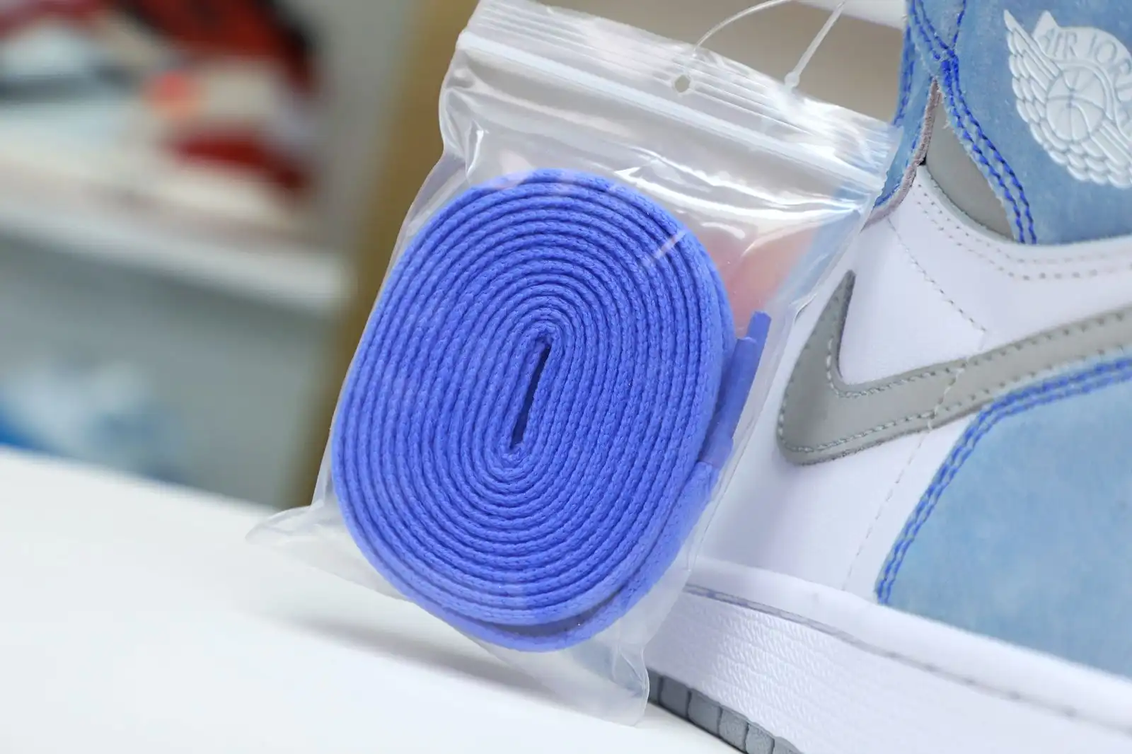 Kimikick AIR JORDAN 1 RETRO HIGH OG 'HYPER ROYAL'