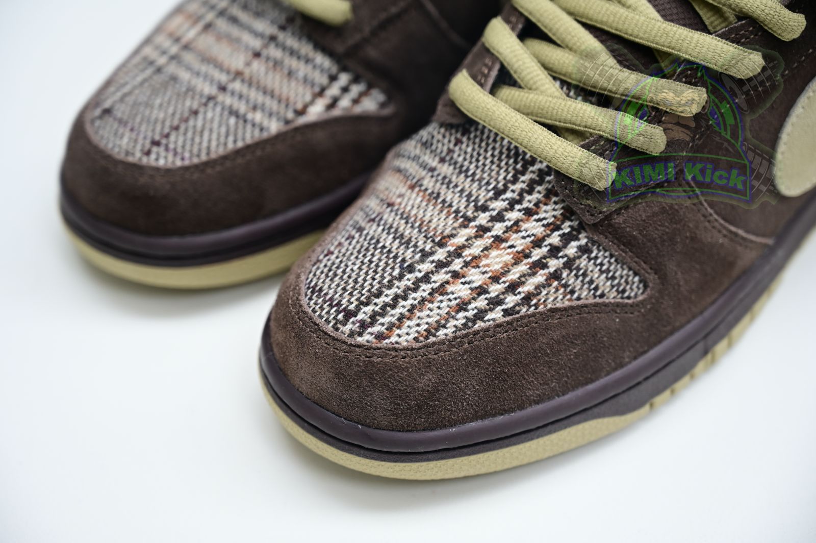 Kimi kick Nike Dunk SB Low Tweed