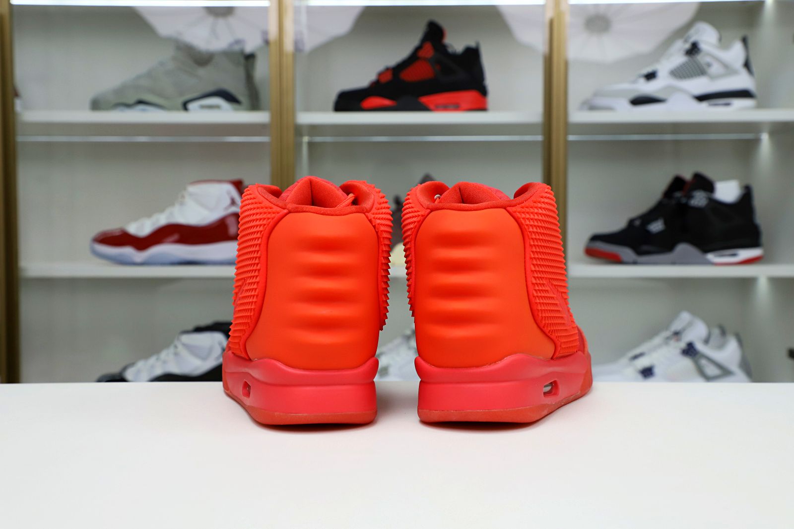 Kimi kick Nike Air Yeezy 2 red october