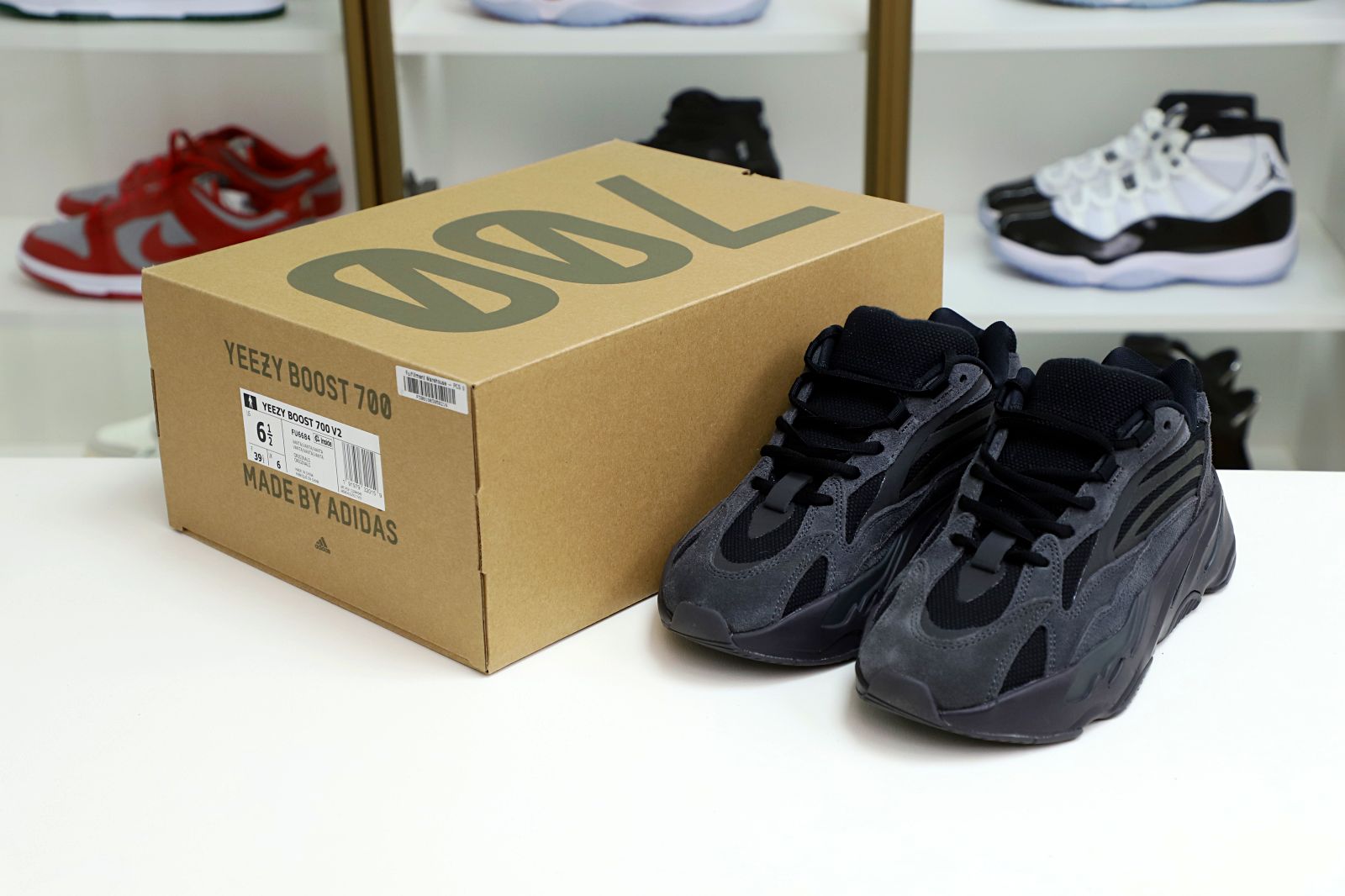 Kimi kick Yeezy Boost 700 V2 Vanta 2019