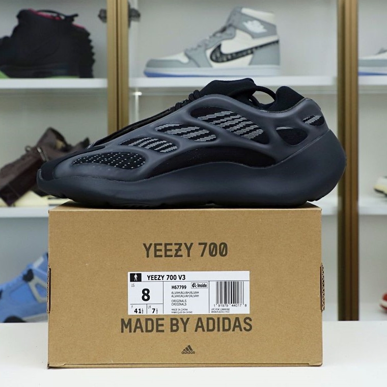 Kimi kick YEEZY 700 V3 'ALVAH'