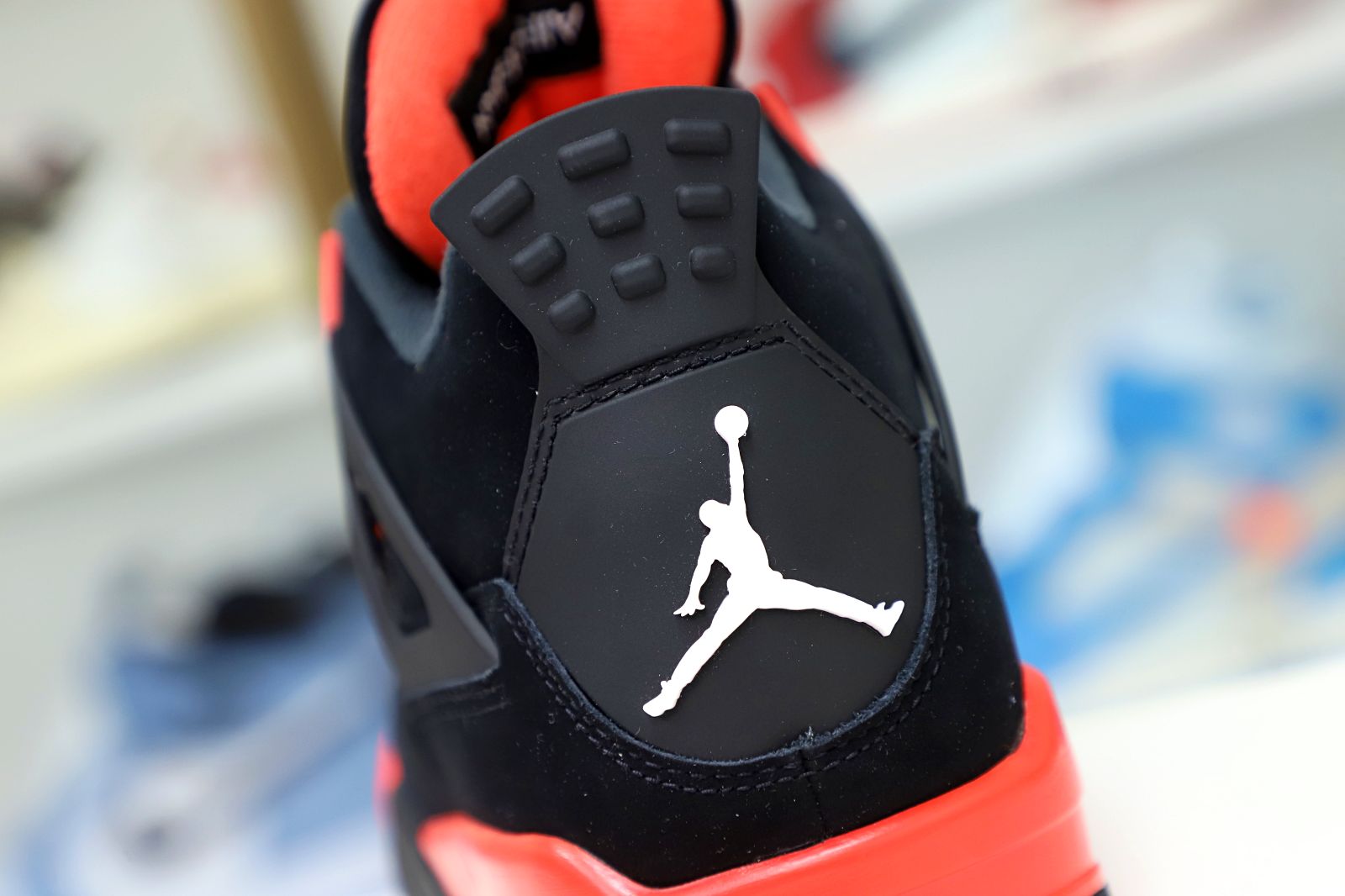 Kimi kick AIR JORDAN 4 RETRO 'RED THUNDER'