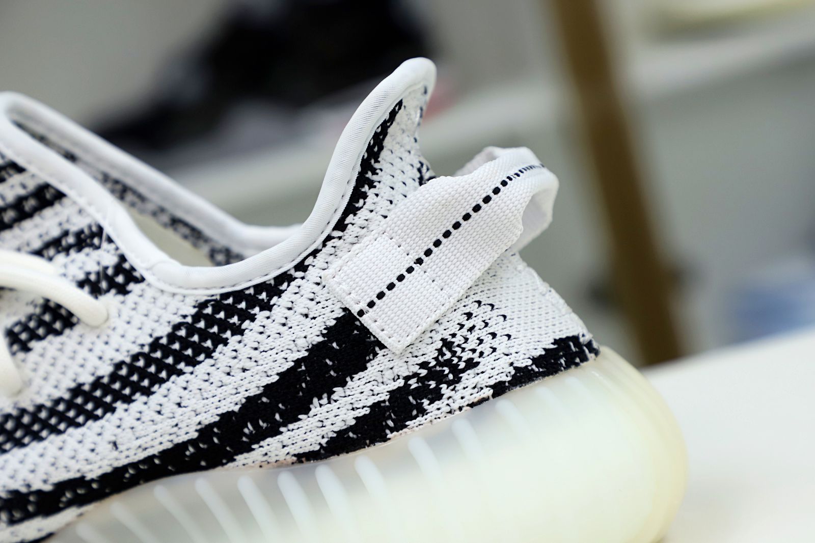 Kimi kick YEEZY BOOST 350 V2 'ZEBRA'