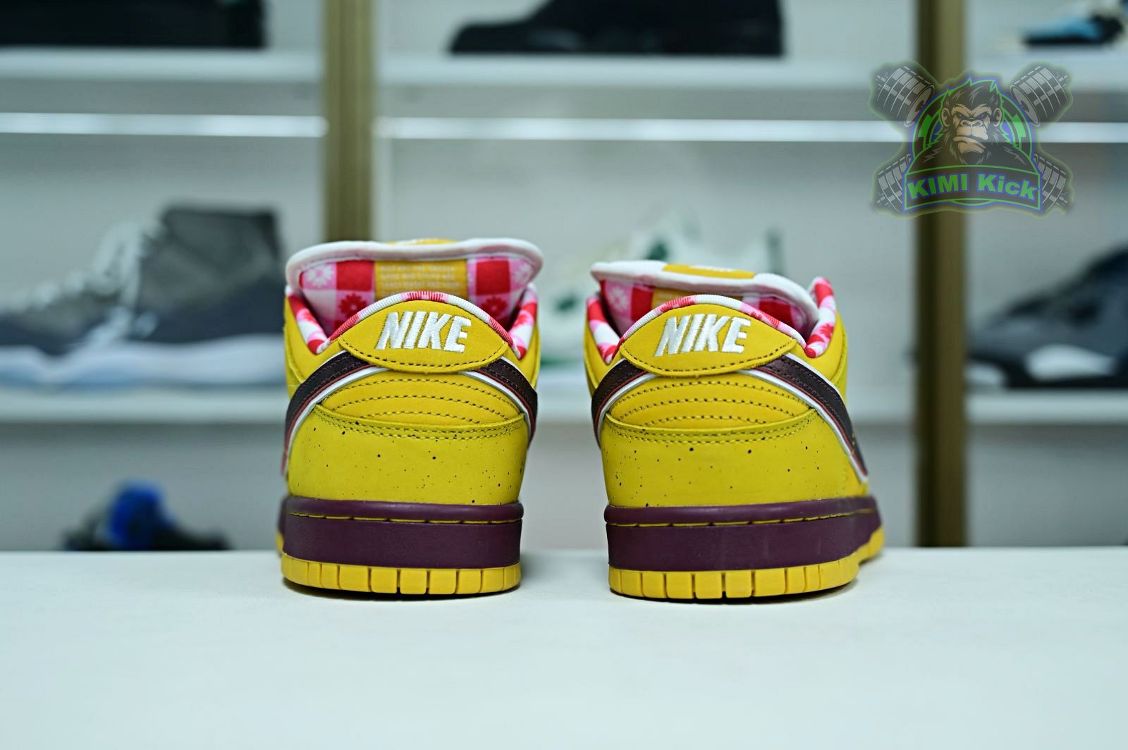 Kimi kick Nike Dunk SB Low YellowLobster