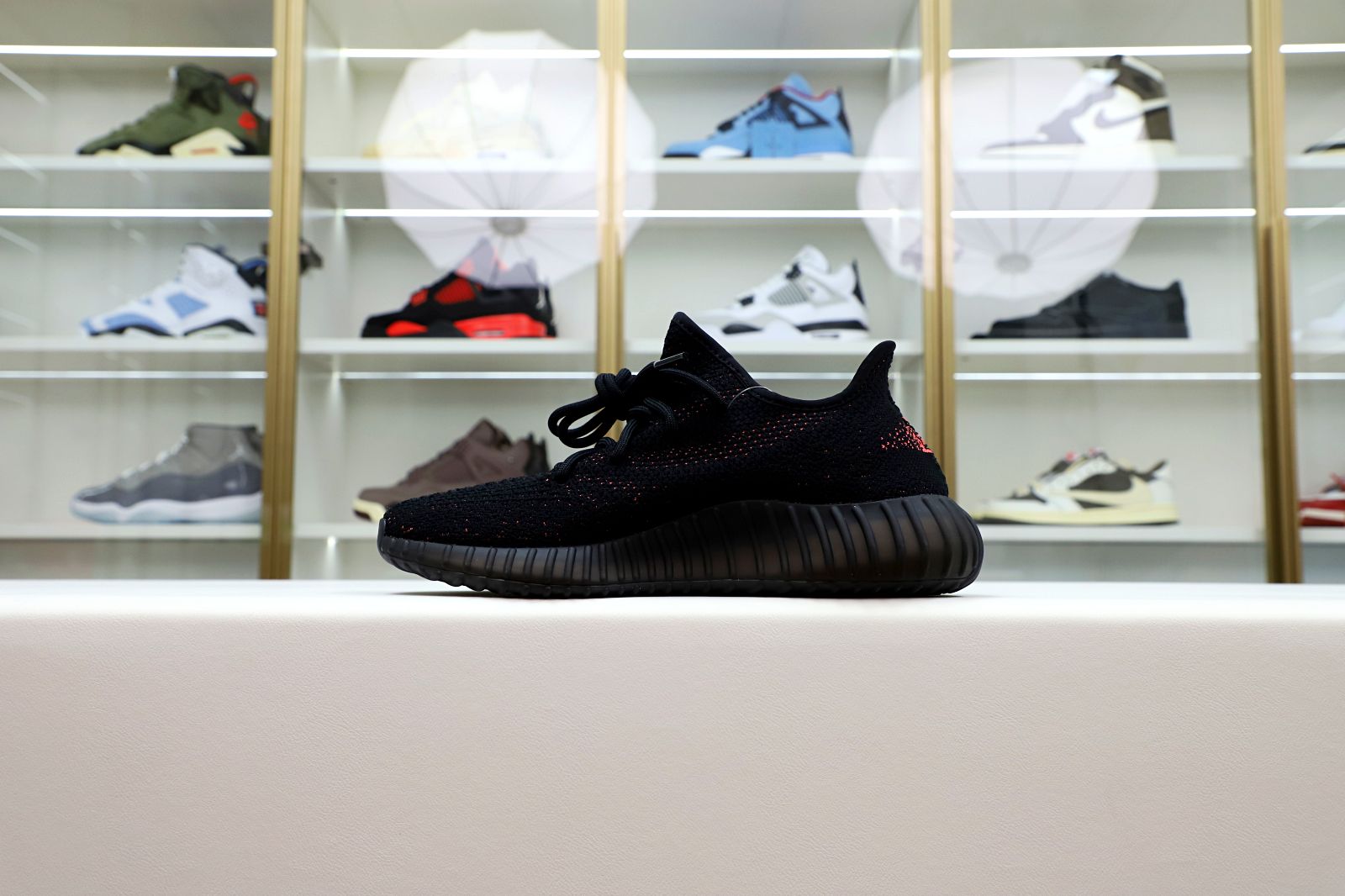 Kimi kick YEEZY BOOST 350 V2 'RED'