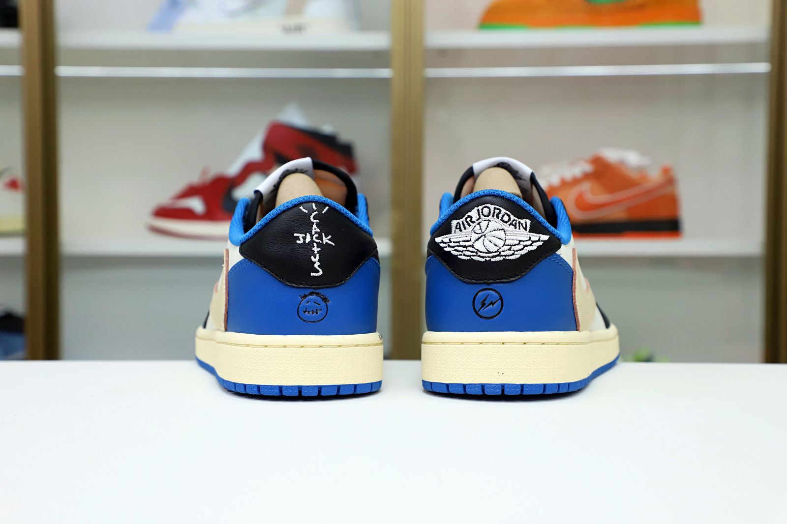 Kimi kick FRAGMENT DESIGN X TRAVIS SCOTT X AIR JORDAN 1 LOW