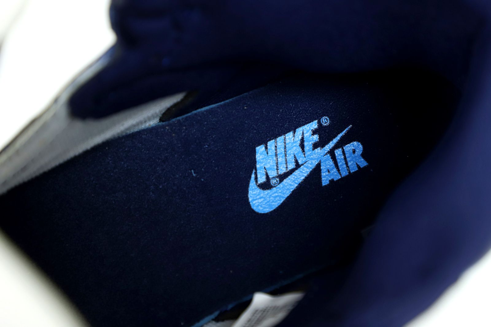 Kimi kick AIR JORDAN 1 RETRO HIGH OG 'OBSIDIAN'