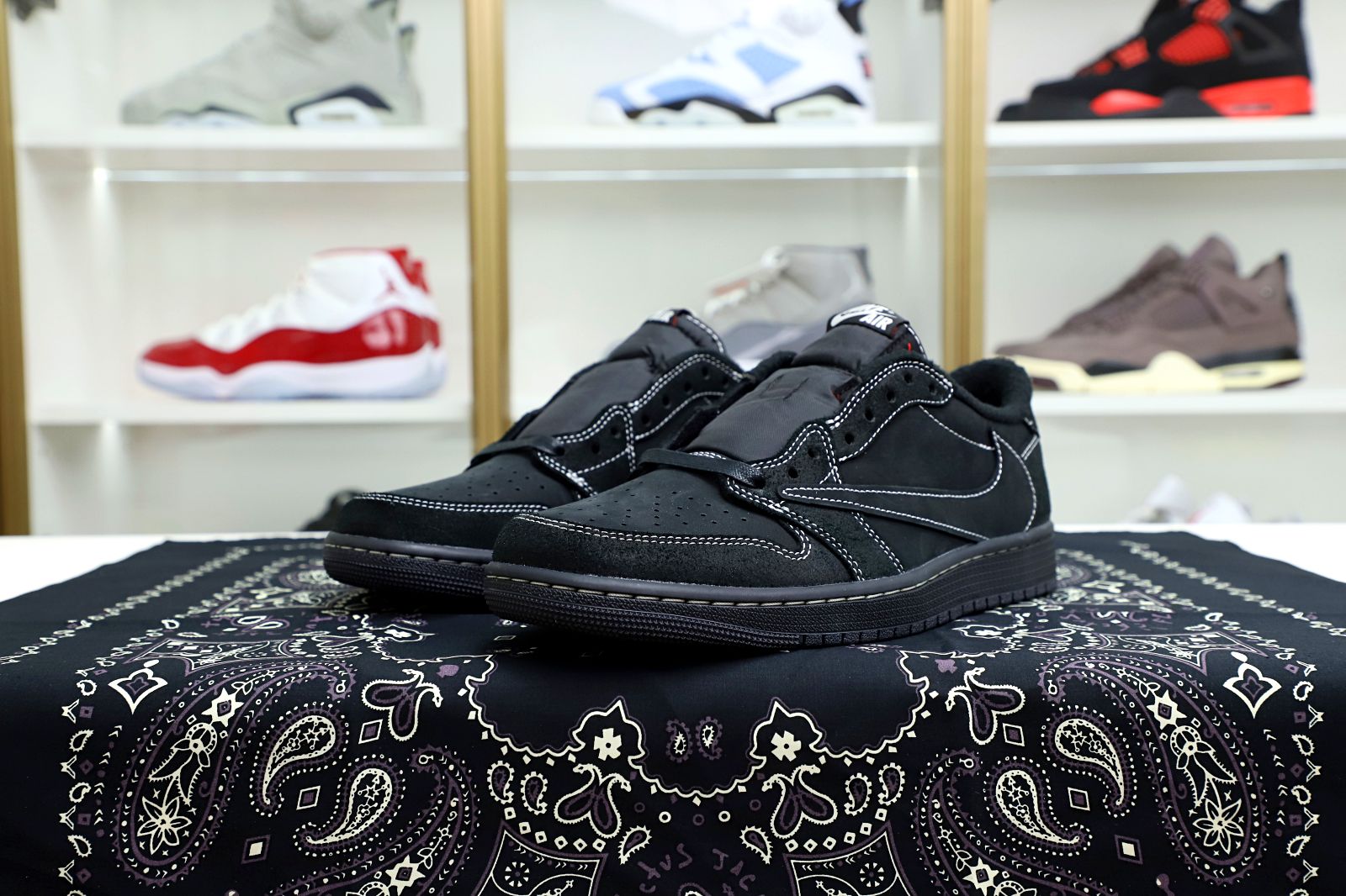 Kimi kick TRAVIS SCOTT X NIKE AIR JORDAN 1 LOW OG “BLACK PHANTOM”