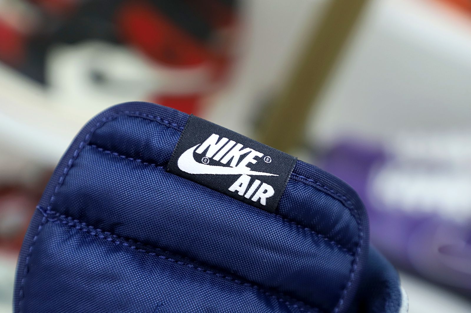 Kimi kick WMNS AIR JORDAN 1 RETRO HIGH OG 'BLUE CHILL'