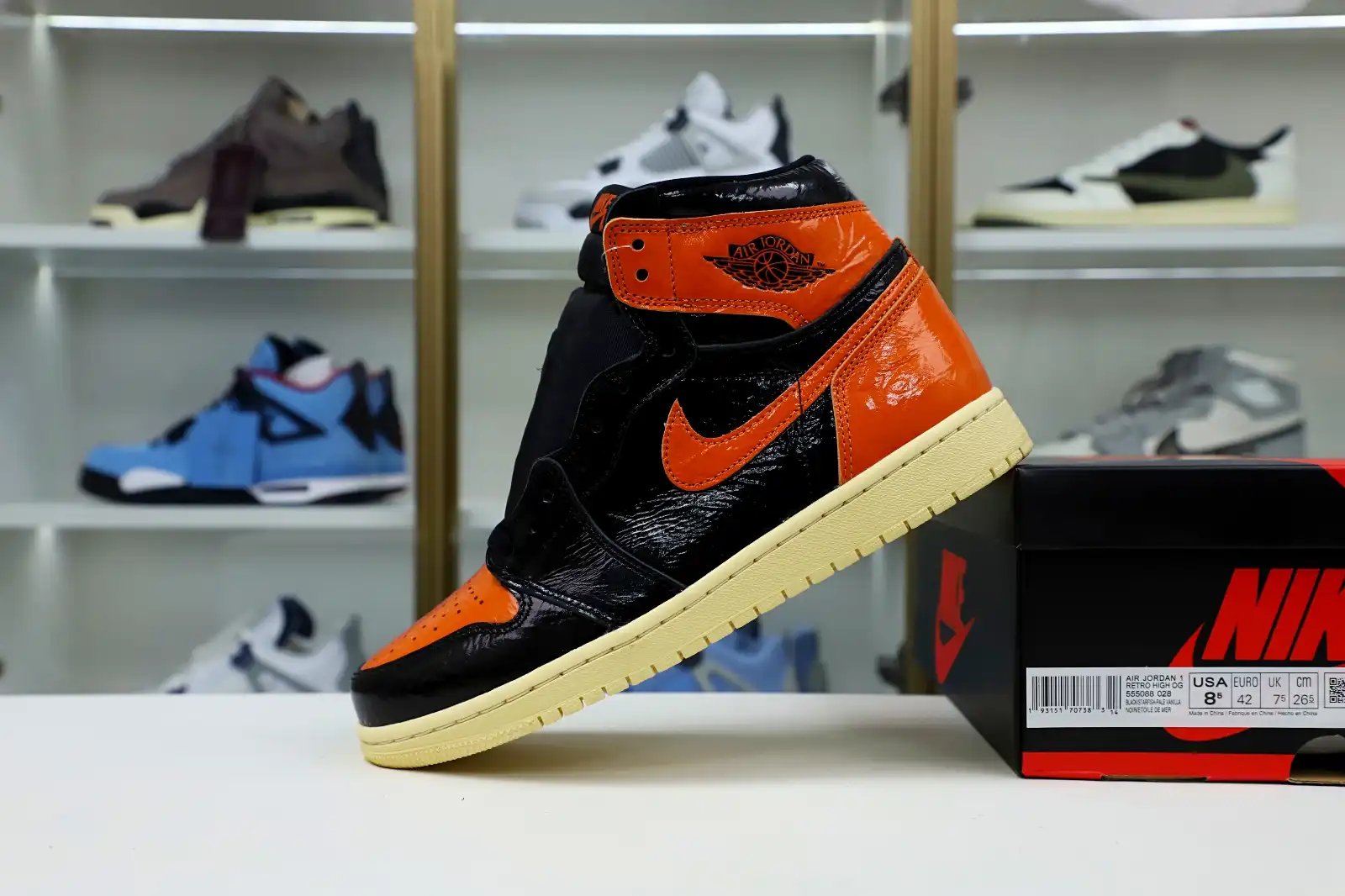 Rep Kimi kick AIR JORDAN 1 RETRO HIGH OG 'SHATTERED BACKBOARD 3.0'