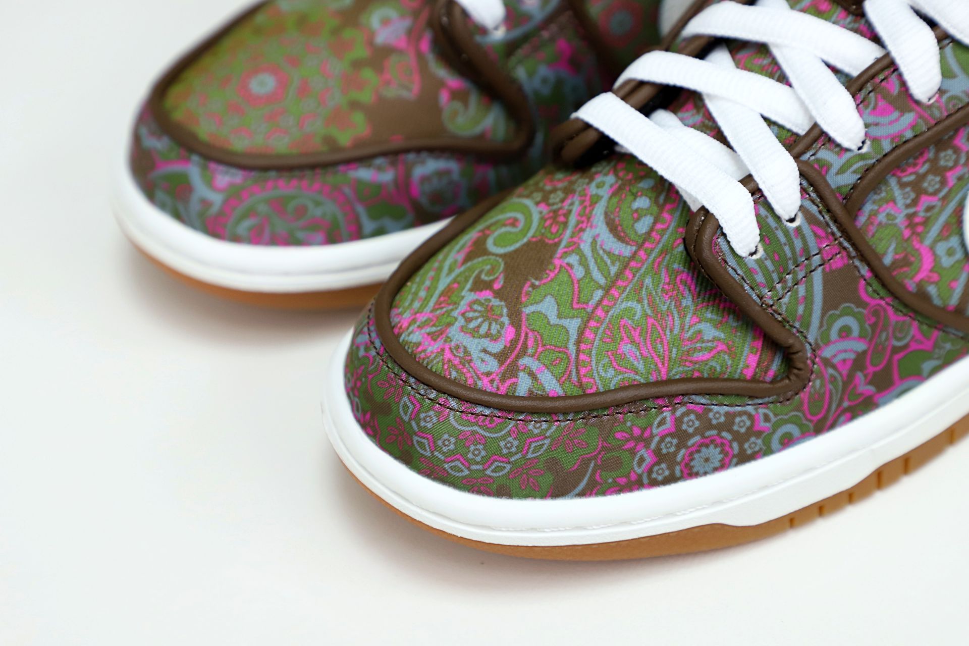 Kimi kick Nike Dunk SB Low Paisley