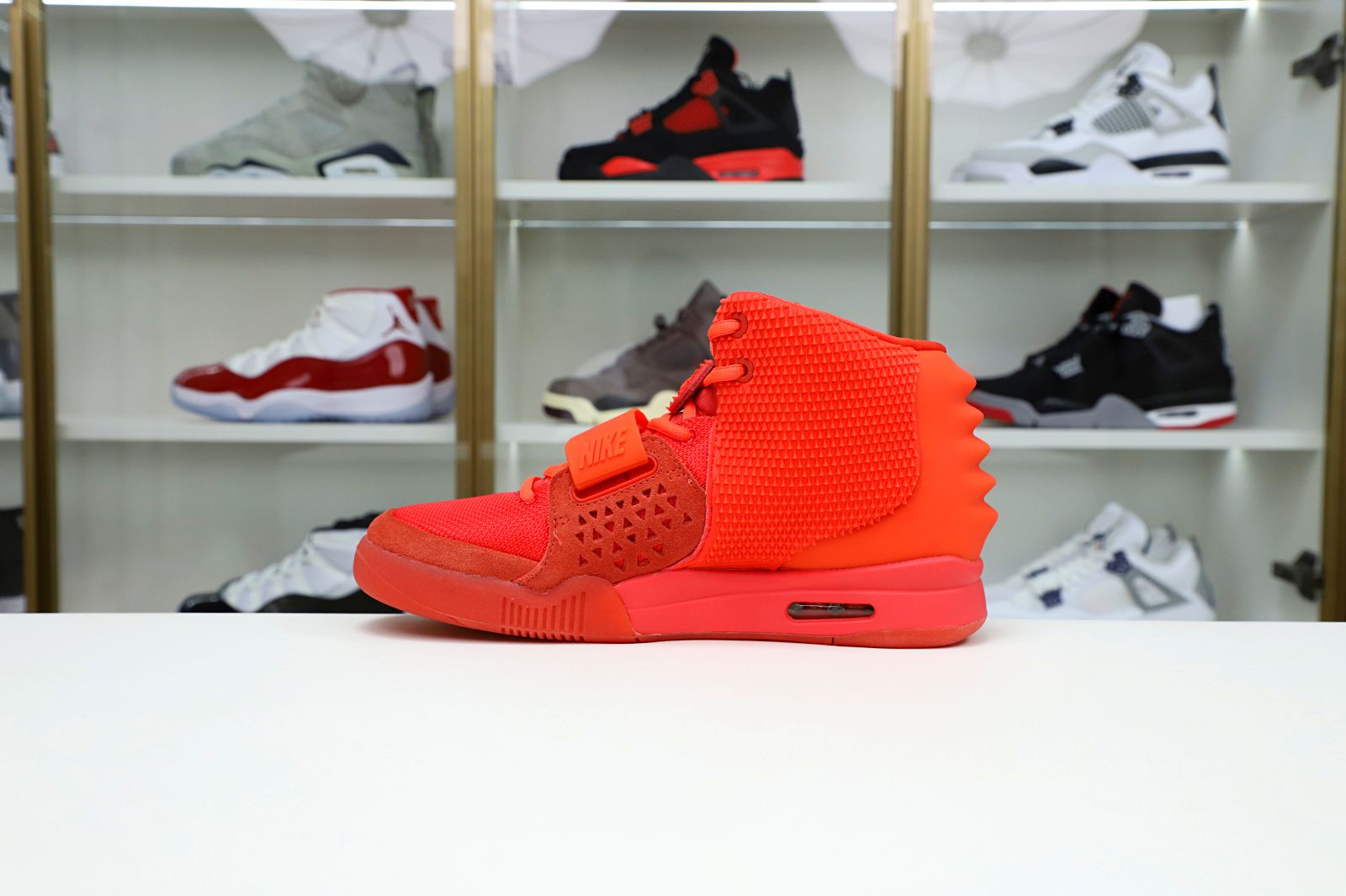 Kimi kick Nike Air Yeezy 2 red october