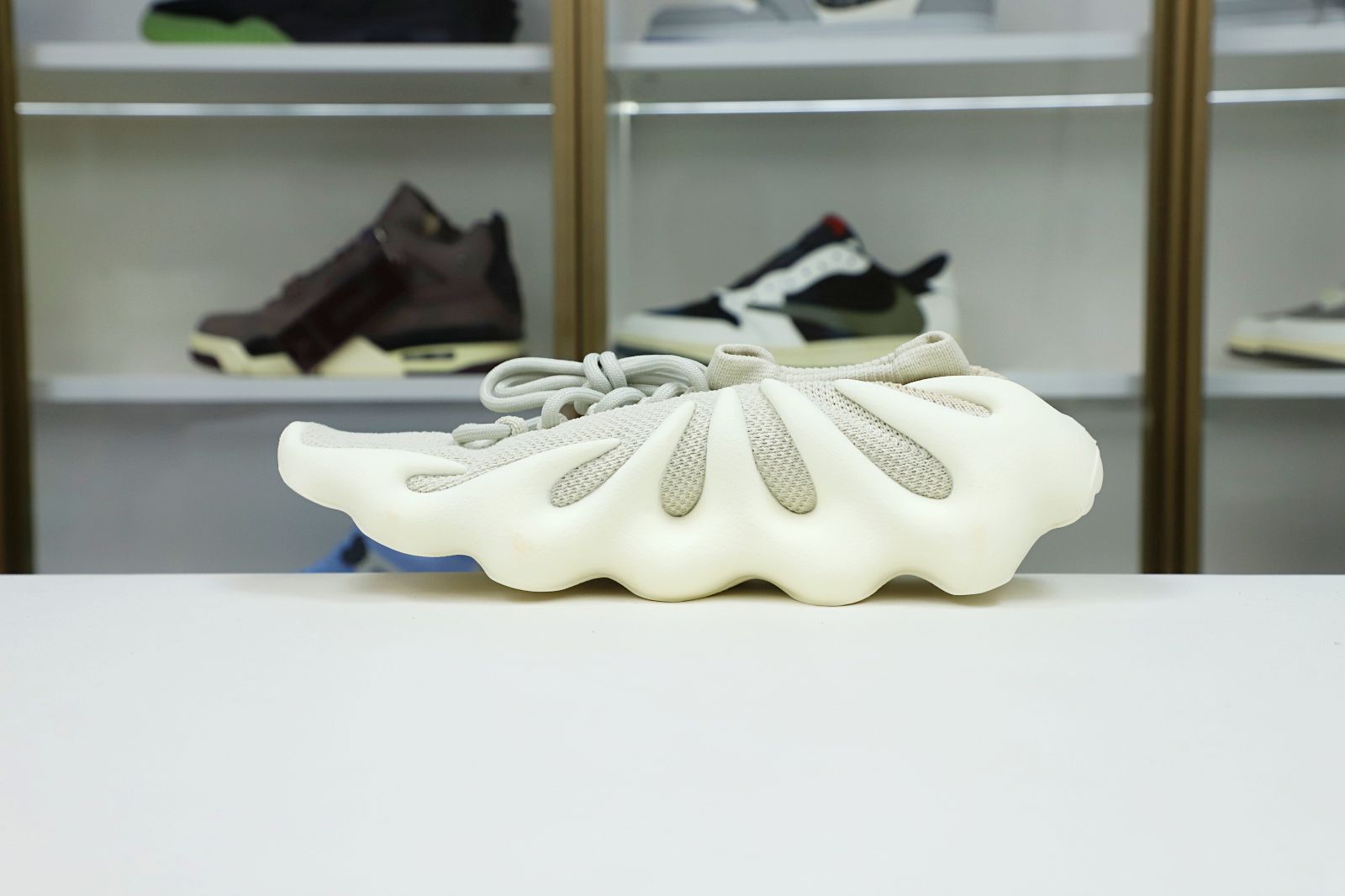 Kimi kick YEEZY 450 CLOUD WHITE H68038