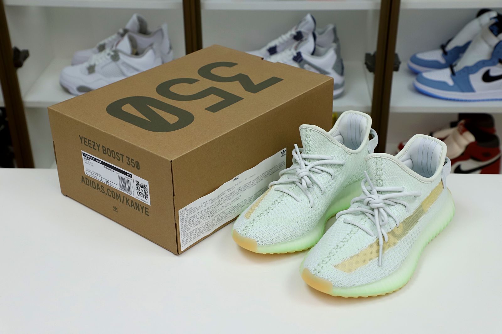 Kimi kick YEEZY BOOST 350 V2 'HYPERSPACE'