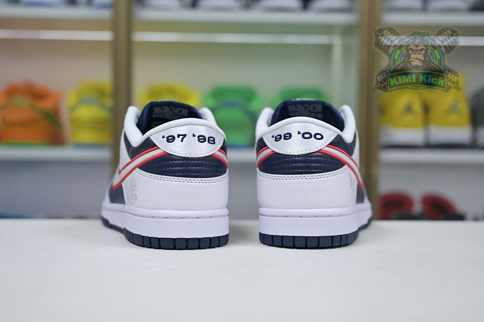 Kimi kick Nike Dunk Low 'Houston Comets Four-Peat'