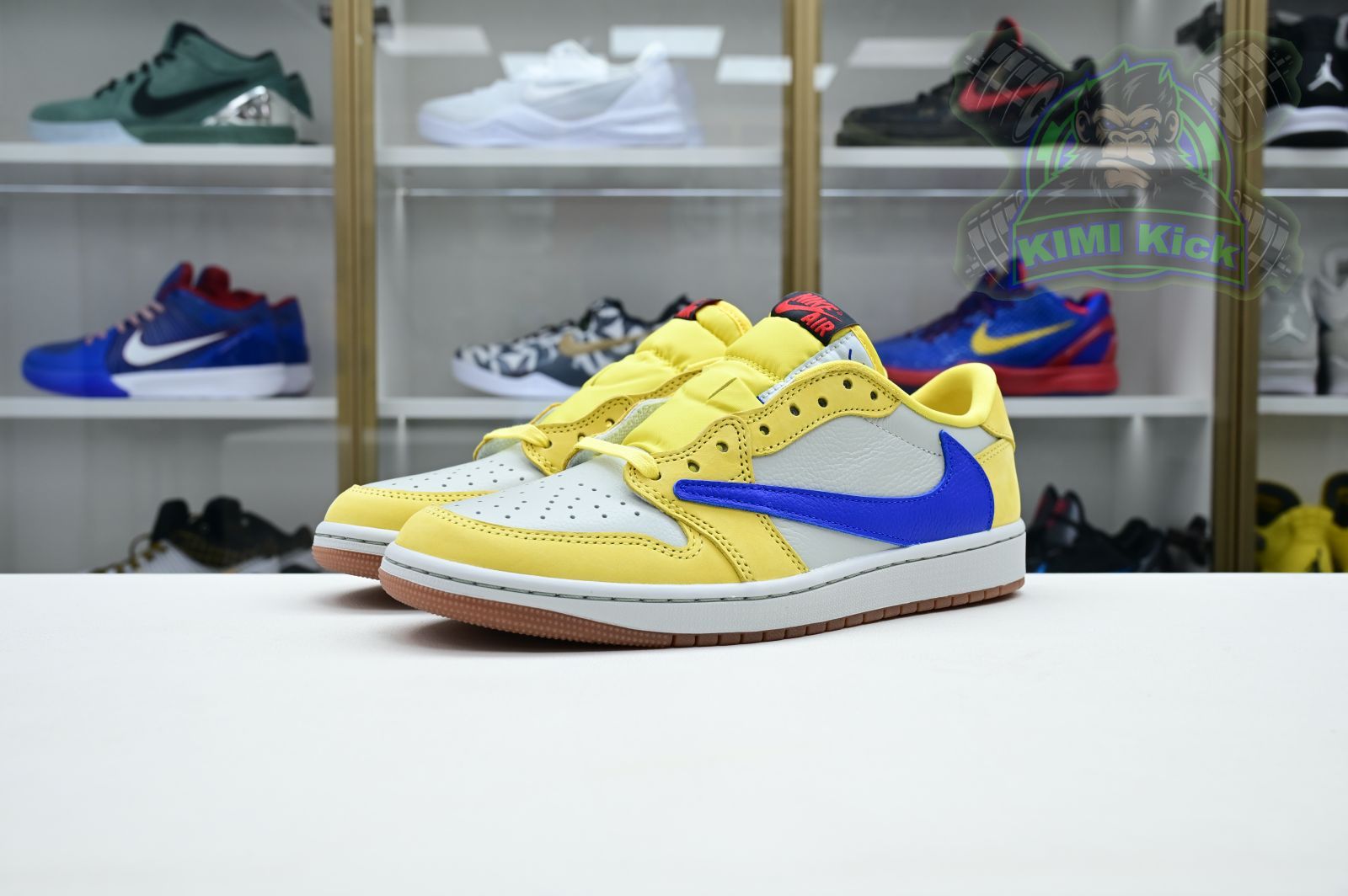 Kimi kick Travis Scott x Jordan Air Jordan 1Low Canary