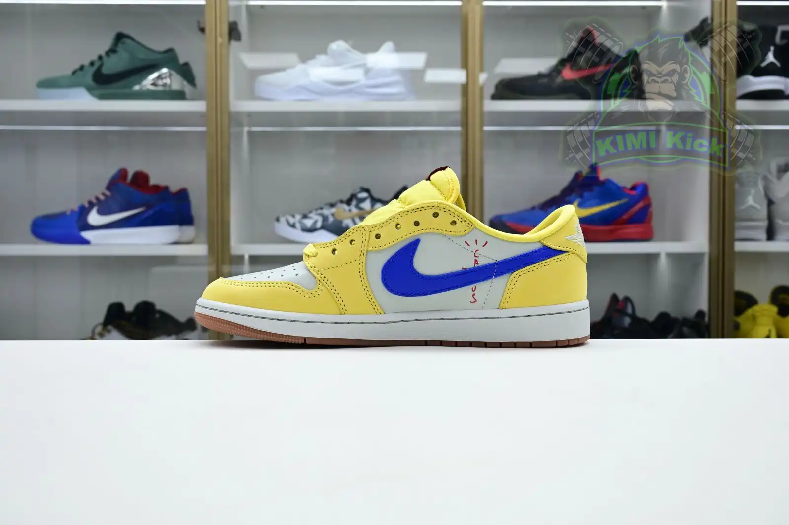 Reps Kimi kick Travis Scott x Jordan Air Jordan 1Low Canary