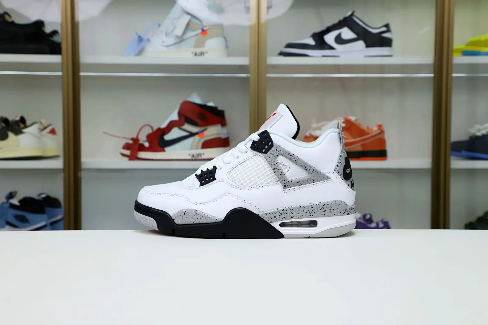 Rep Kimi kick Air Jordan 4 Retro White Cement