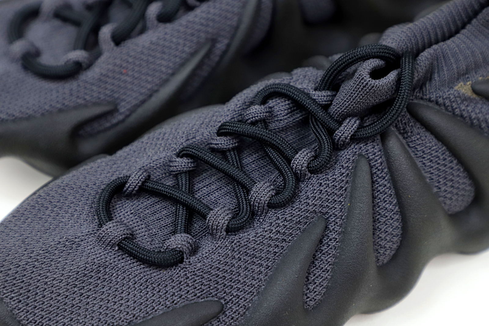 Kimi kick YEEZY 450 'DARK SLATE'