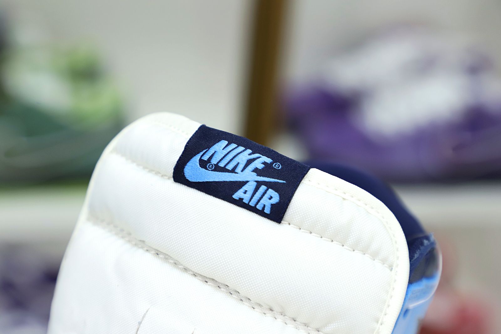 Kimi kick AIR JORDAN 1 RETRO HIGH OG 'OBSIDIAN'