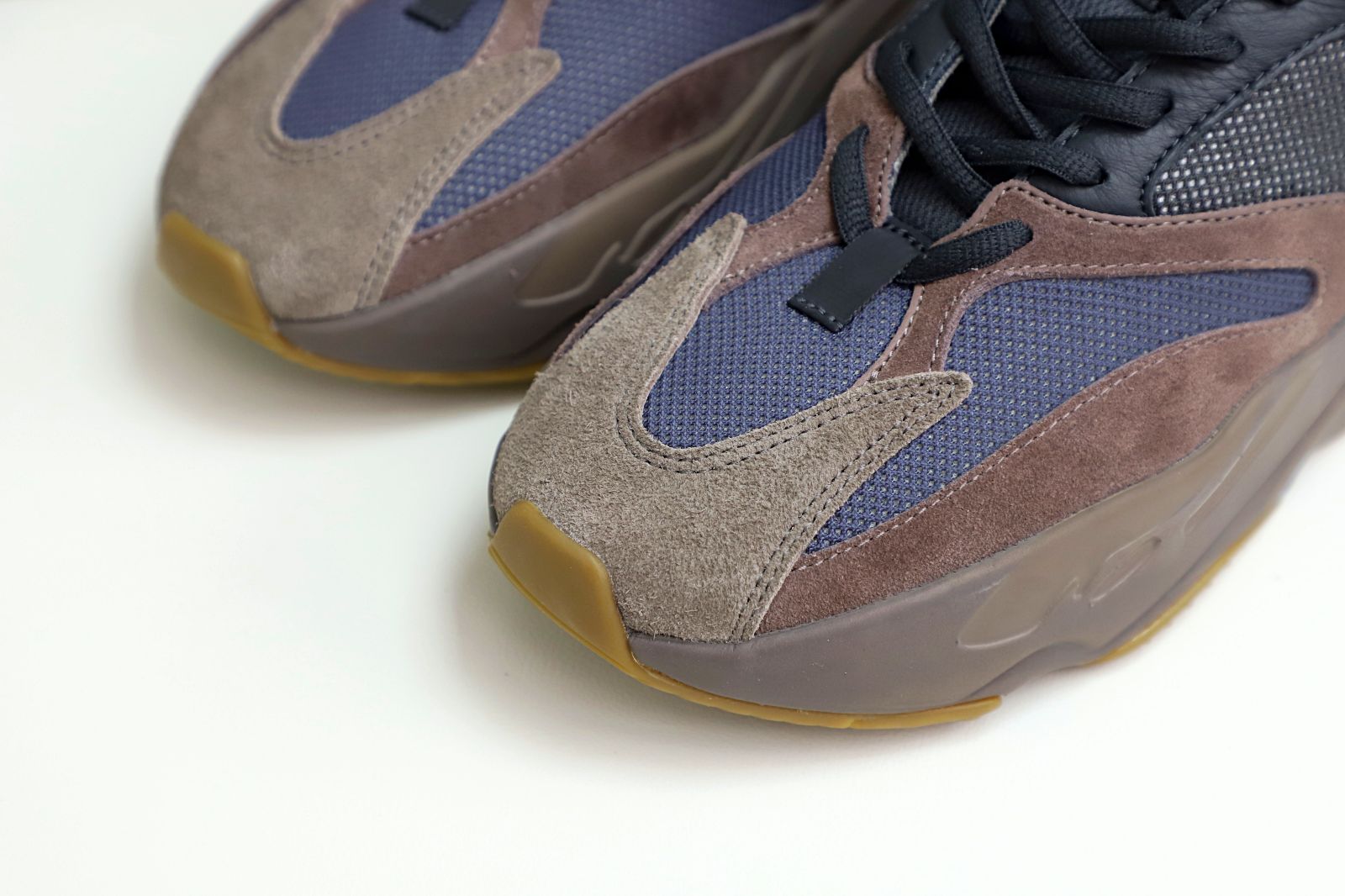 Kimi kick YEEZY BOOST 700 'MAUVE'