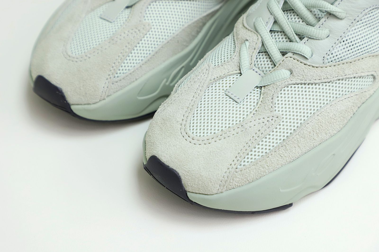 Kimi kick YEEZY BOOST 700 SALT