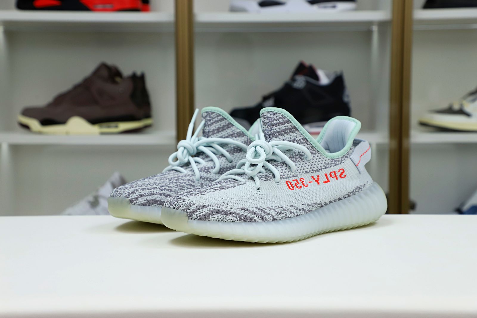 Kimi kick YEEZY BOOST 350 V2 'BLUE TINT'