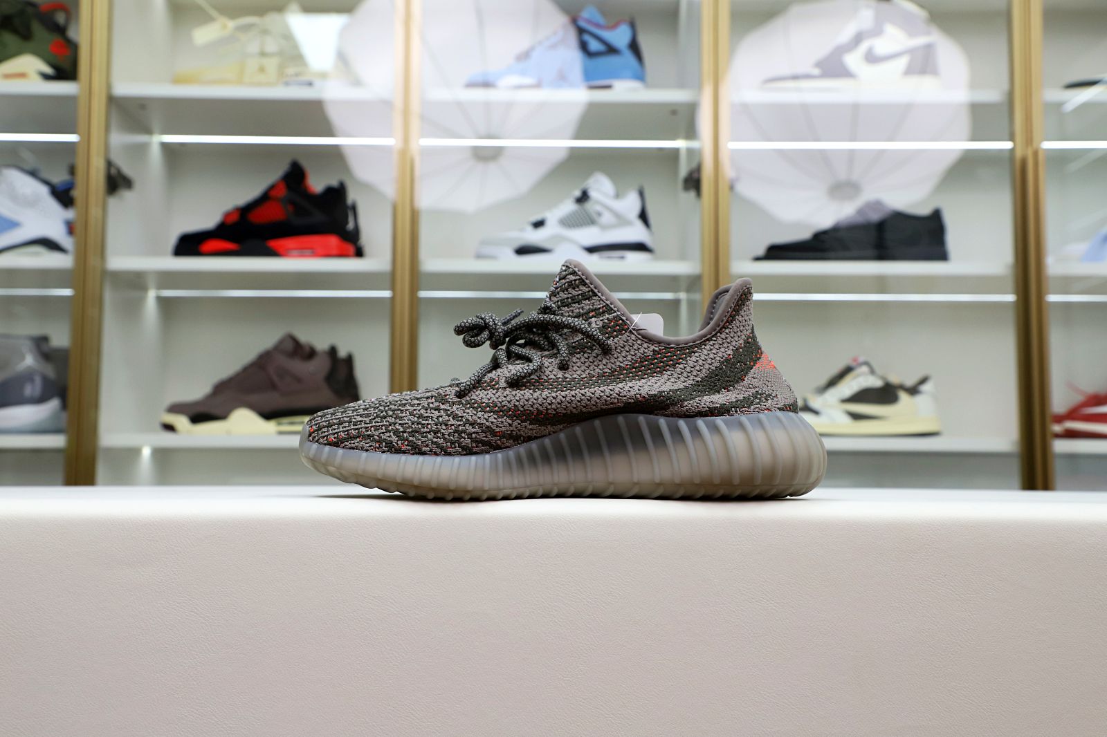 Kimi kick YEEZY BOOST 350 V2 'BELUGA'